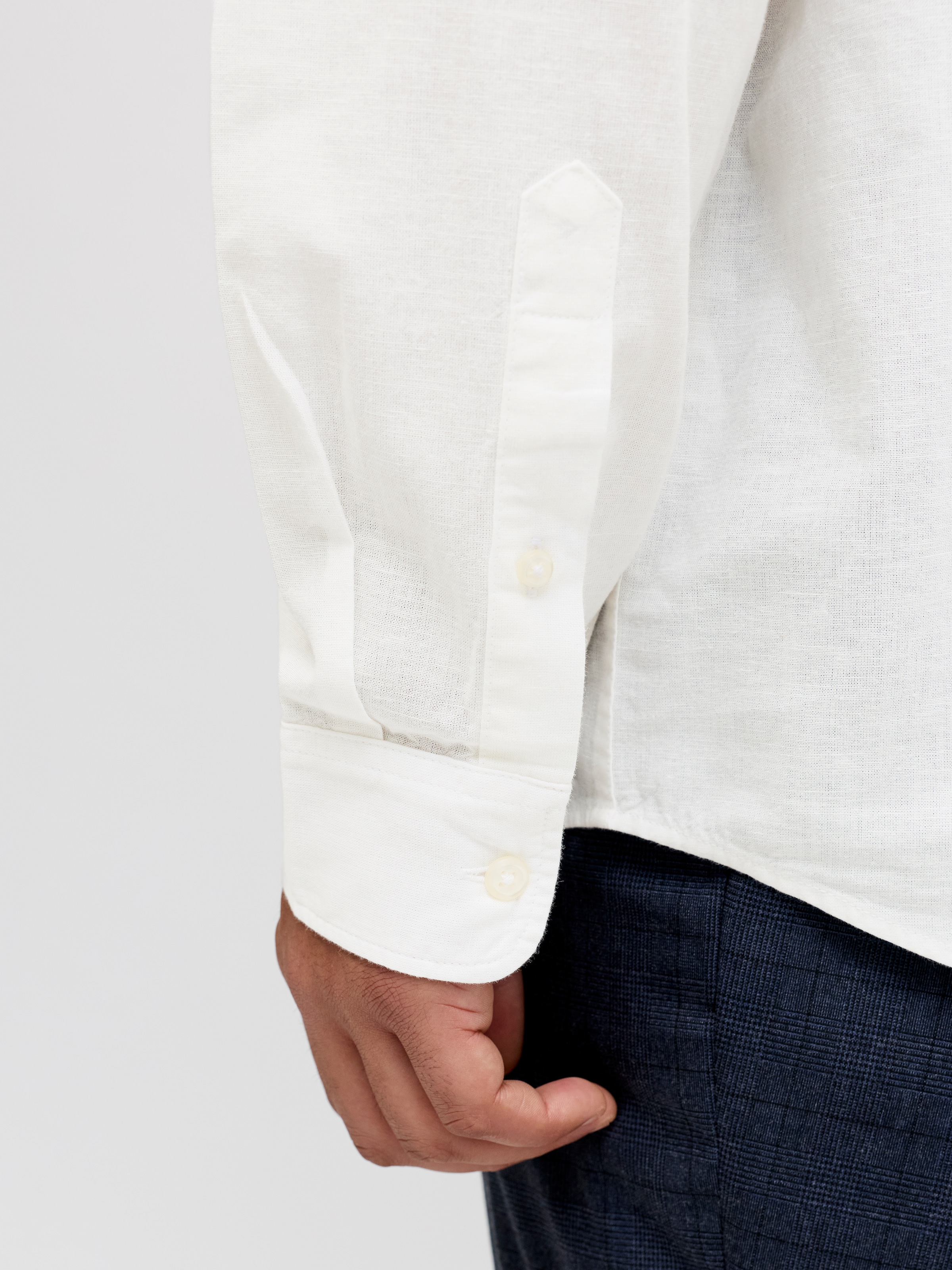 Jack & Jones PlusSize Langarmhemd »JJEBREEZE LINEN BLEND SHIRT L/S SN PLS« mit auffälliger Knopfleiste