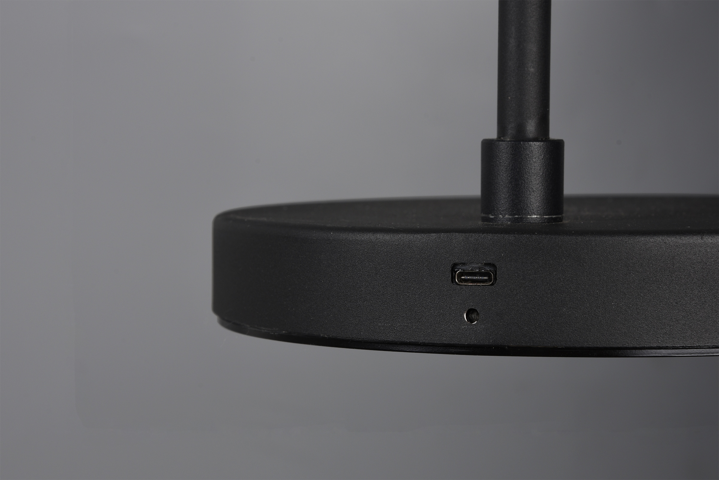 REALITY Leuchten LED Stehlampe »BLAKE, Akku Stehleuchte Indoor, mit USB-C Lade-Anschluss, Höhe 125 cm« LED-Board 1 Stk. Warmweiß Ø 20cm, mit 4-fach Touchdimmer, Leuchtenkopf schwenkbar, 4,5W 350 Lm