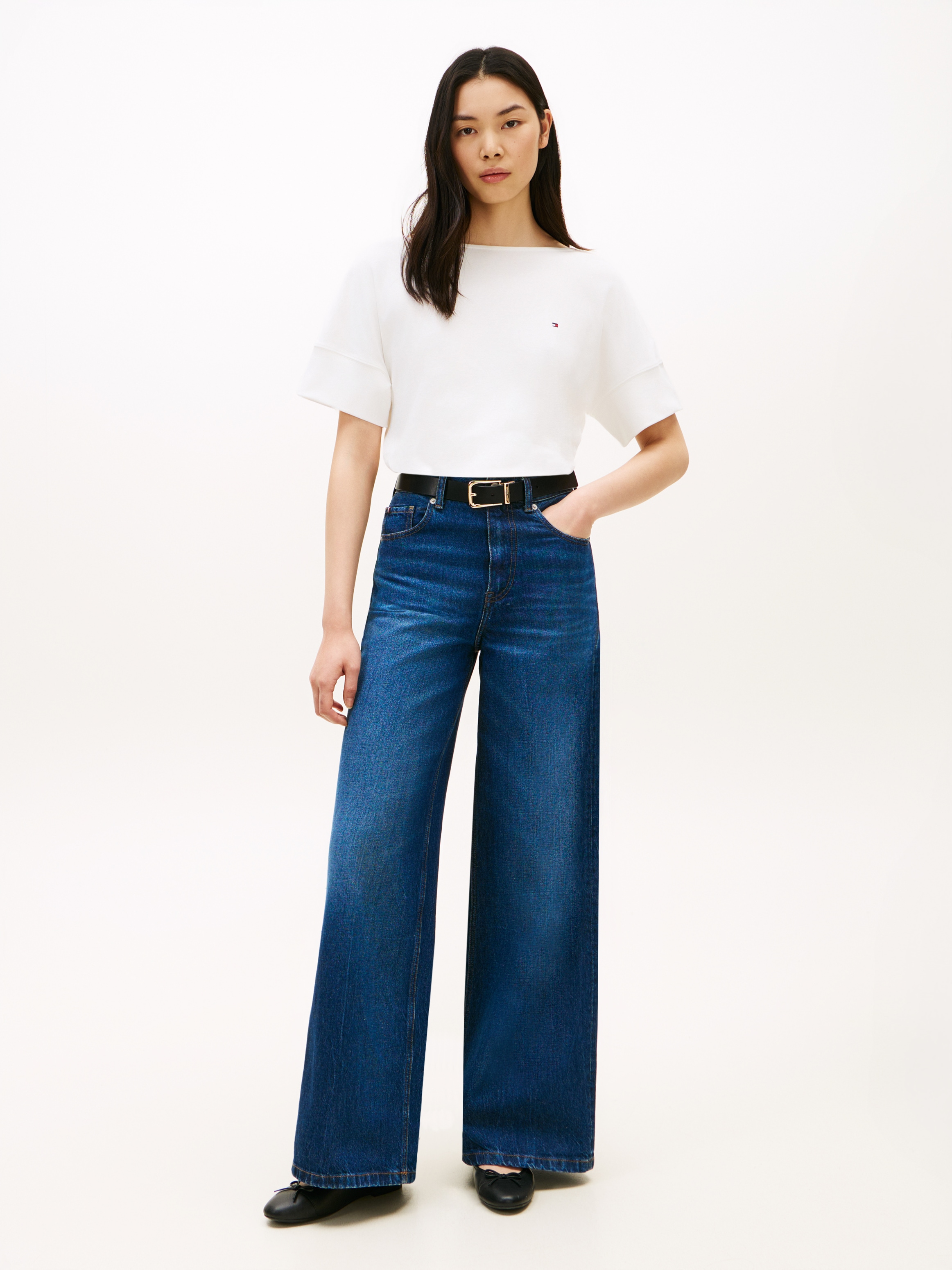 Tommy Hilfiger Kurzarmshirt »MDRN CODY SS SLV C-NK TEE« mit dezenter Logo-Stickerei, Relaxed Fit