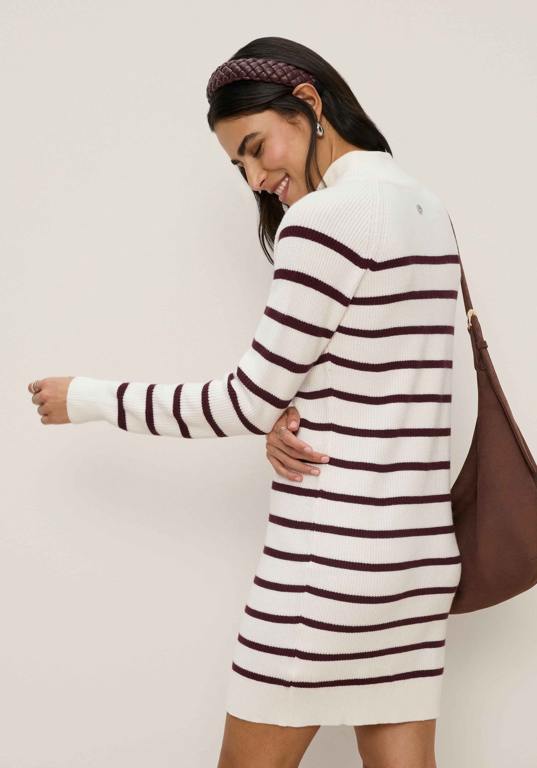 Tamaris Strickkleid »mit Troyerkragen und lässiger Passform« mit Streifenmuster