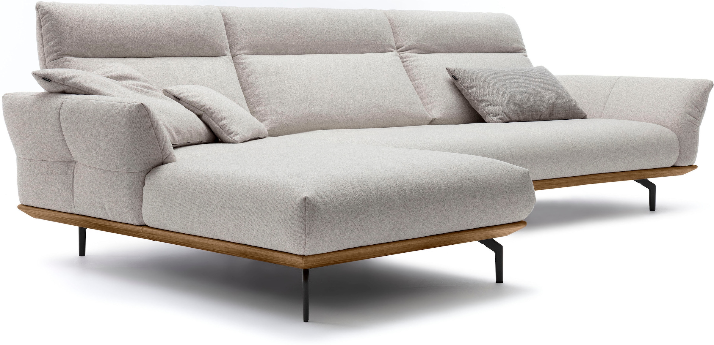 Creation BY ROLF BENZ Ecksofa »CR.460 Designsofa mit erstklassigem Sitzkomfort« Sockel in Nussbaum, Winkelfüße in Umbragrau, Breite 338 cm