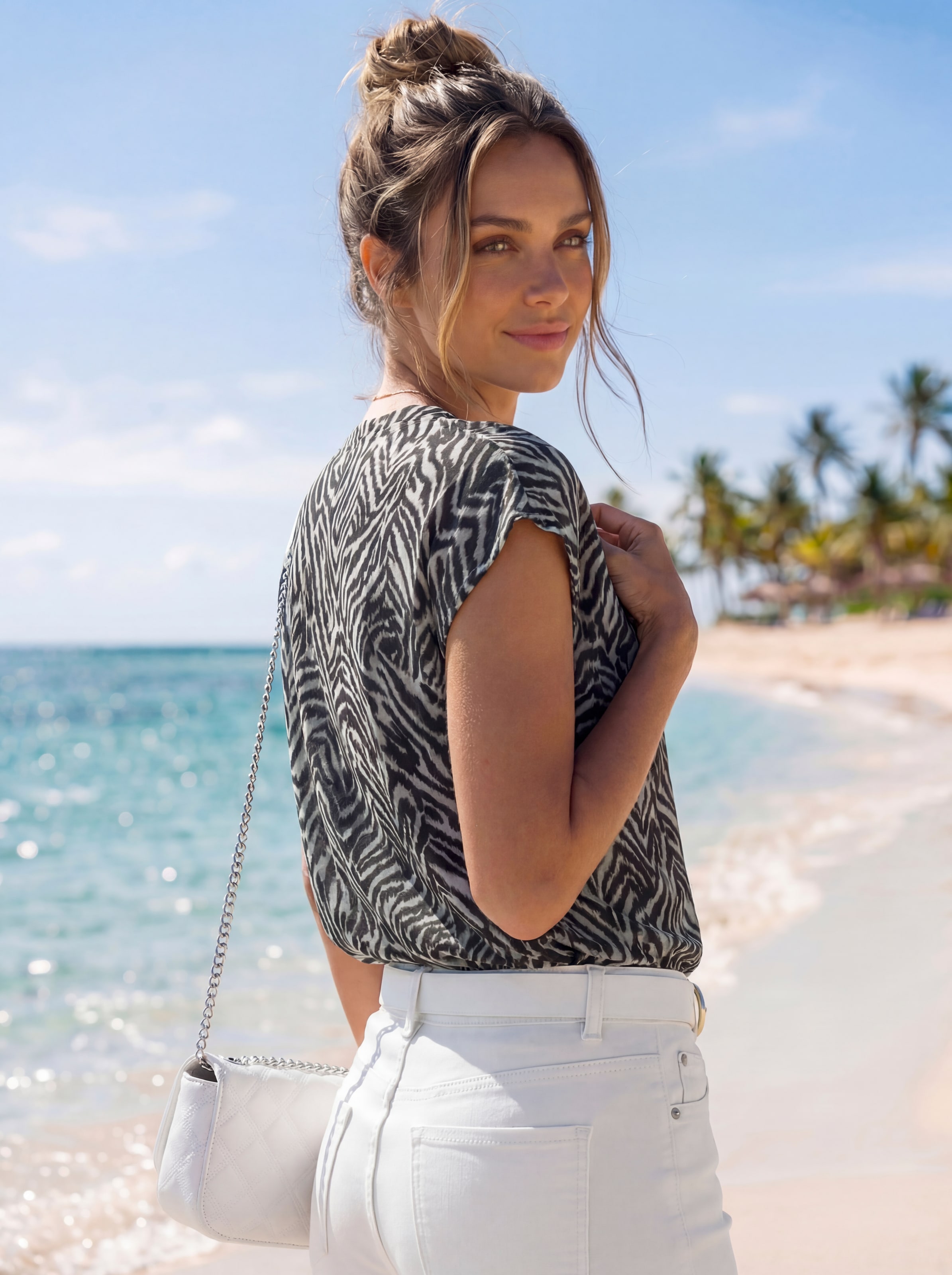 LASCANA Schlupfbluse mit Zebraprint und modischen Knöpfen, Kurzarmbluse, sommerlich