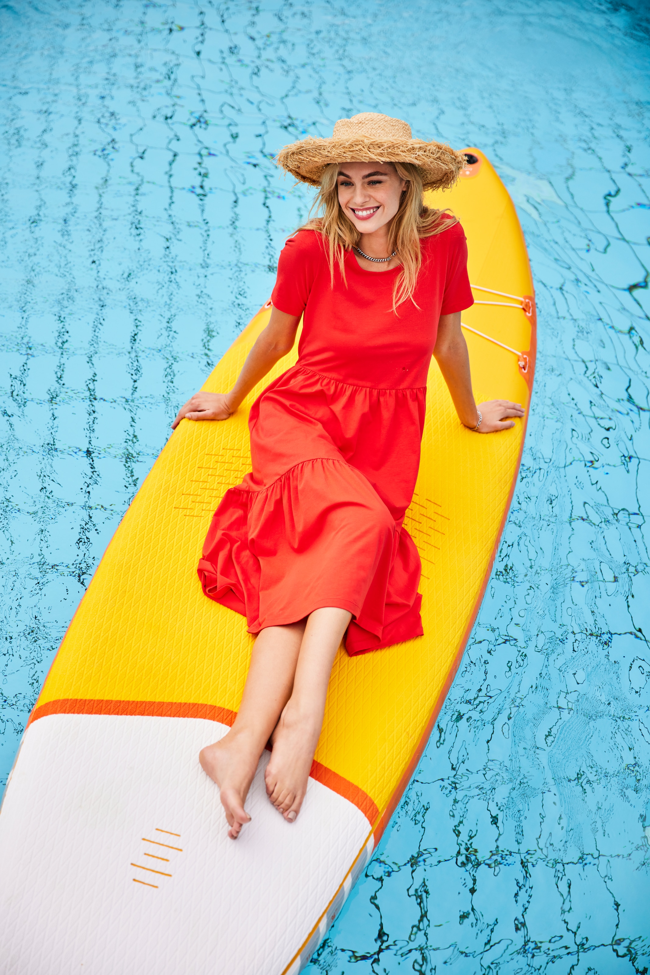 Aniston CASUAL Sommerkleid, in trendiger Farbpalette