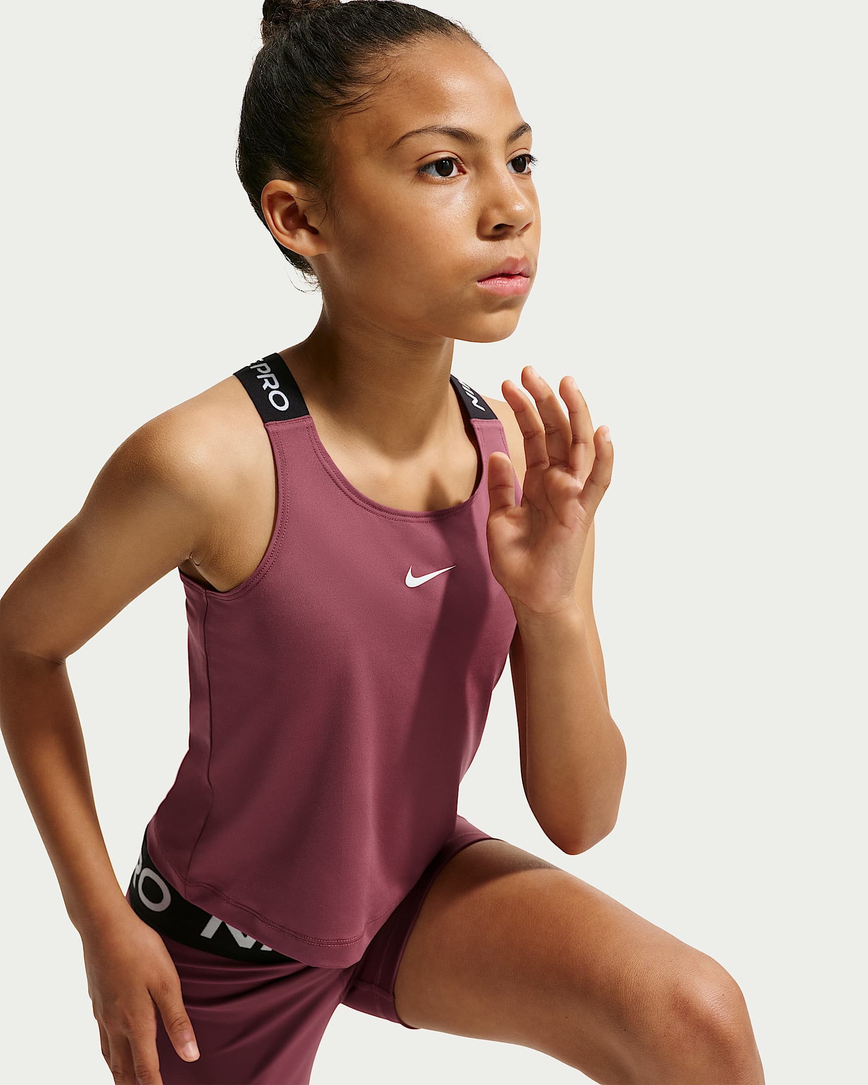 Nike T-Shirt »Nike Pro Big Kids' (Girls') Dri-FIT Tank Top« für Teens, mit Rundhalsausschnitt, aus Polyester und Elasthan