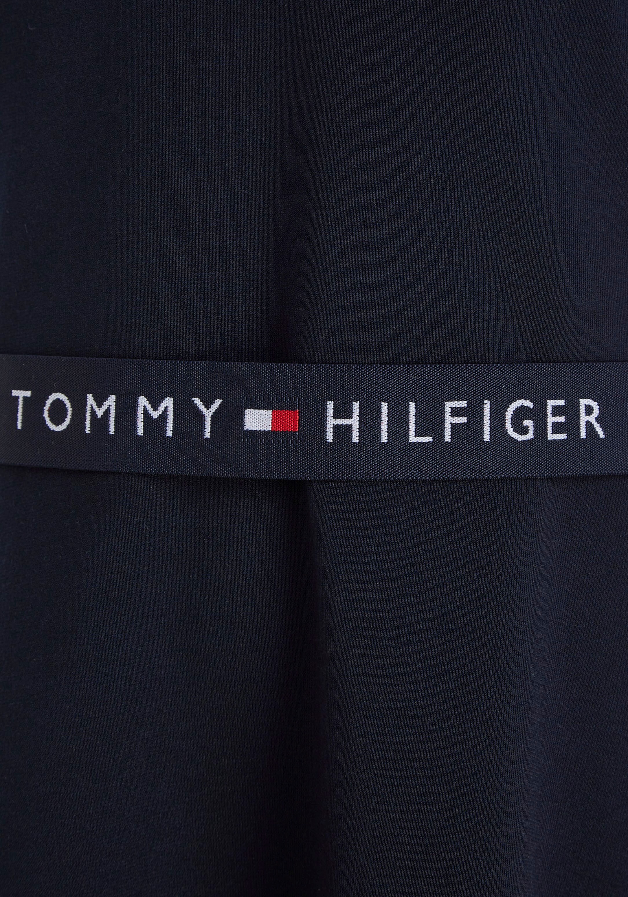 Tommy Hilfiger Jerseykleid »ESSENTIAL SKATER DRESS«, mit Markenlabel am Bund