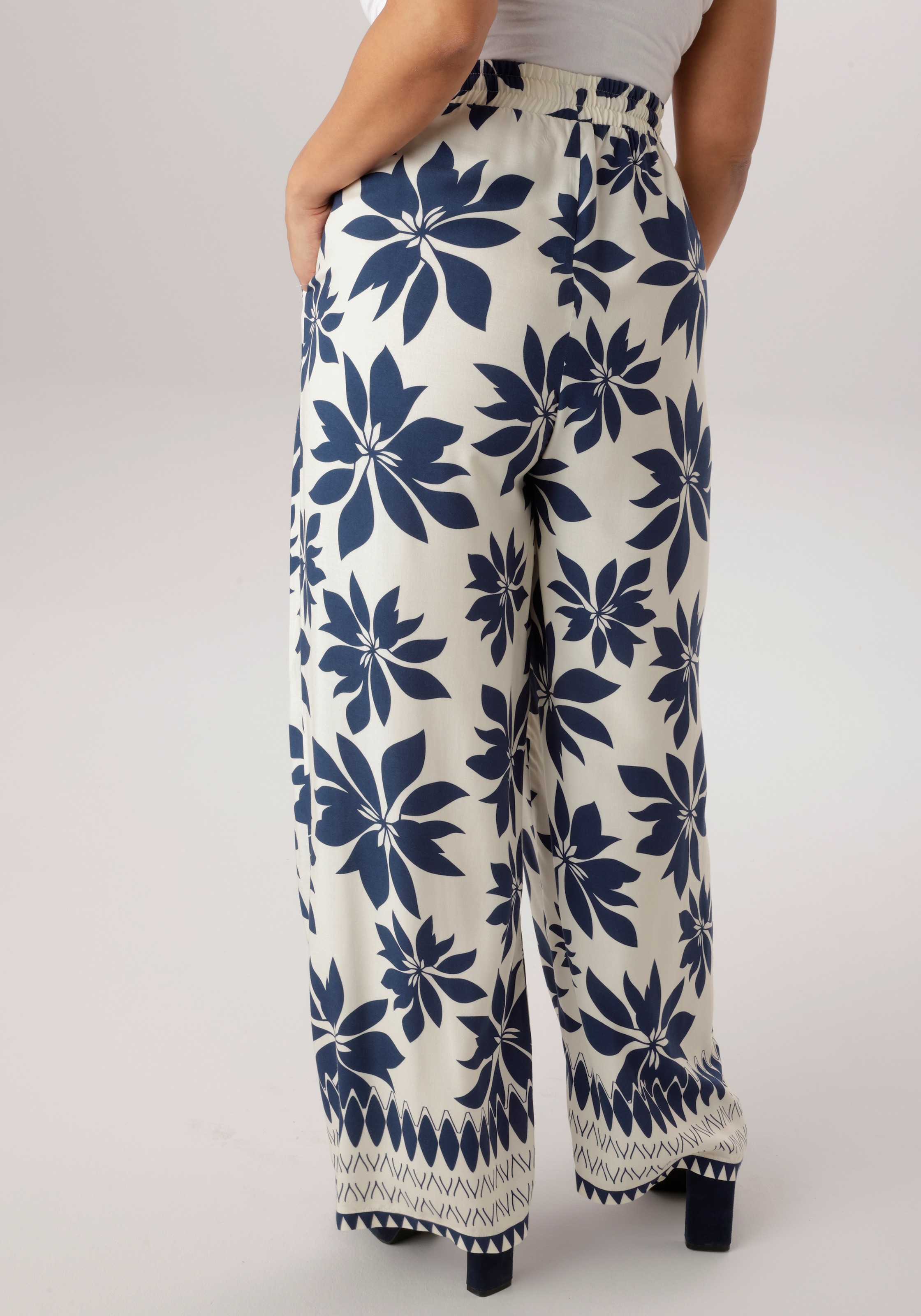 Aniston PLUS Schlupfhose  mit großflächigen Blättern bedruckt - NEUE KOLLEKTION