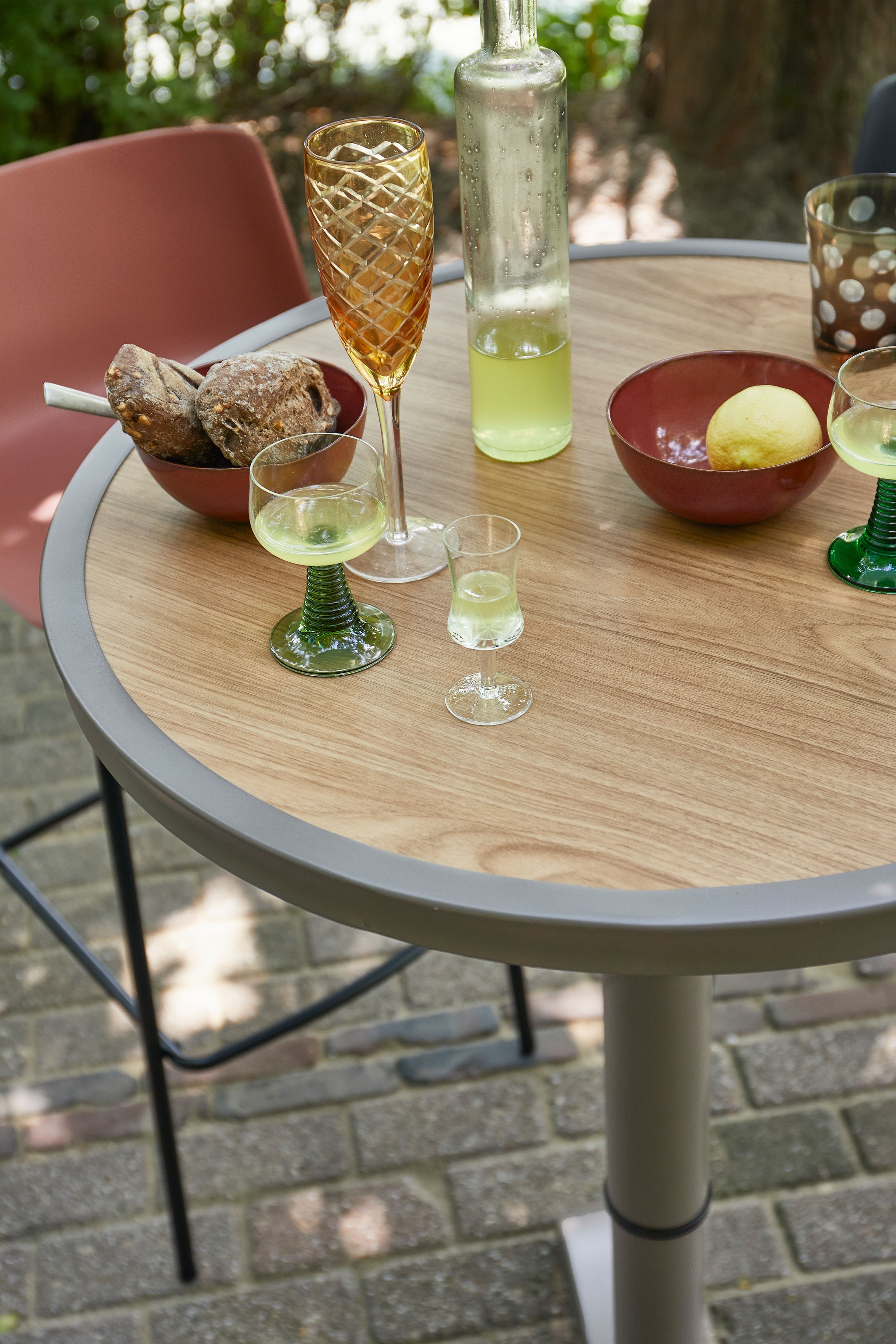 WOOOD Barhocker »WOOOD Jeppe Höhenverstellbarer Bartisch« Höhenverstellbarer Aluminium-Bartisch, flexibel & für Indoor/Outdoor.