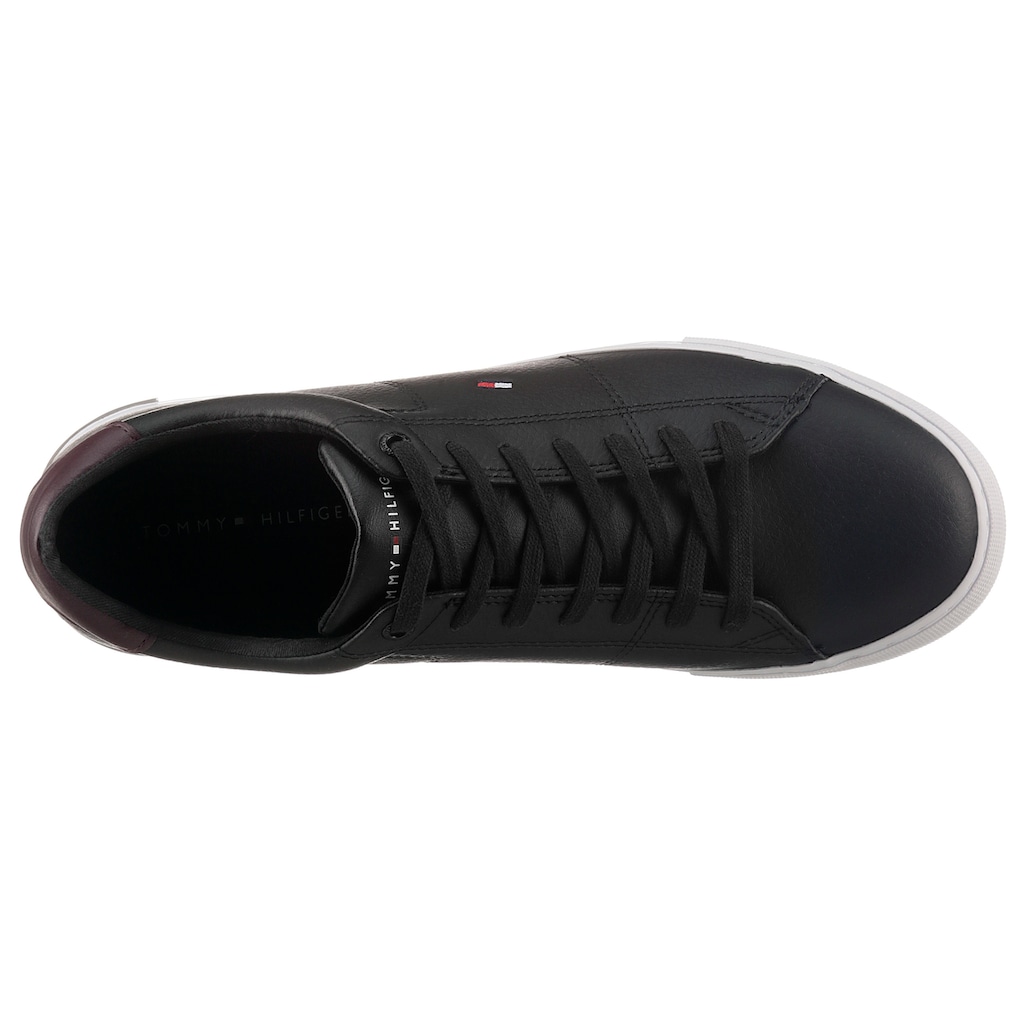 Tommy Hilfiger Sneaker »ESSENTIAL LEATHER DETAIL VUL«, mit Kontrastbesatz, Freizeitschuh, Halbschuh, Schnürschuh