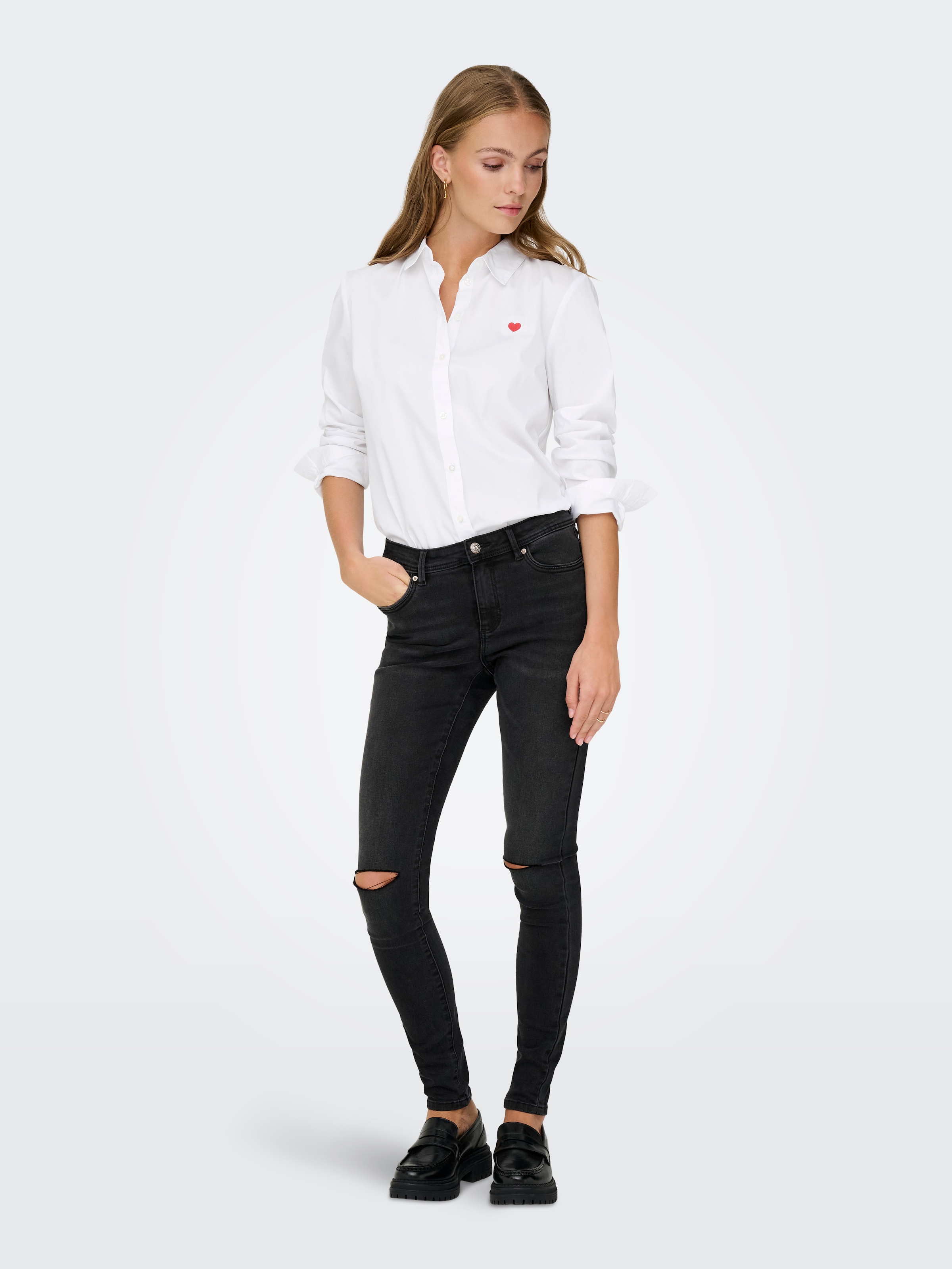 JDY Hemdbluse »JDYMIO L/S EMBROIDERY SHIRT WVN NOOS«, in klassischer Form mit kleiner Bruststickerei