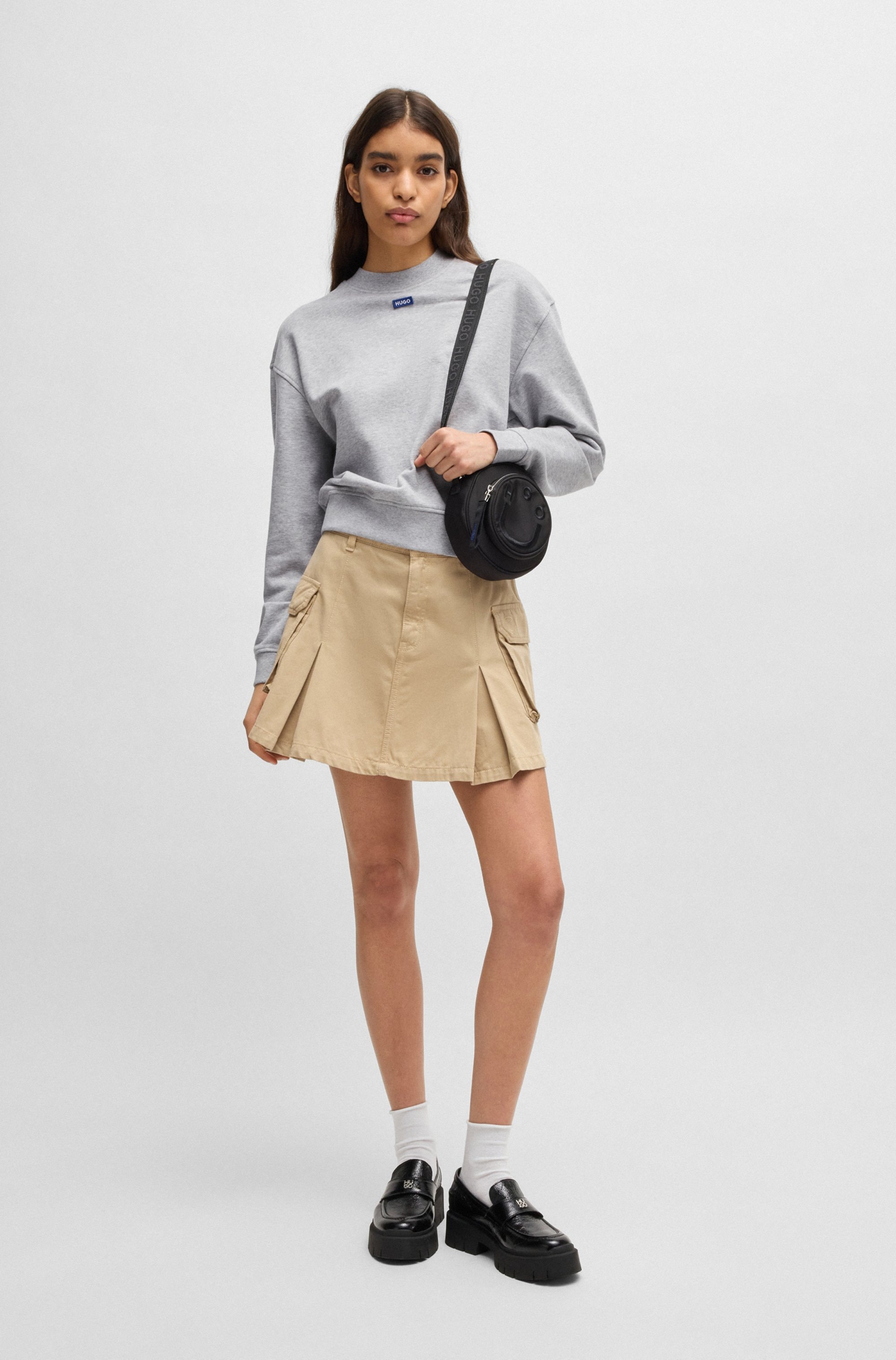 HUGO Blue Sweatshirt »Delessa«, mit Logoaufnäher