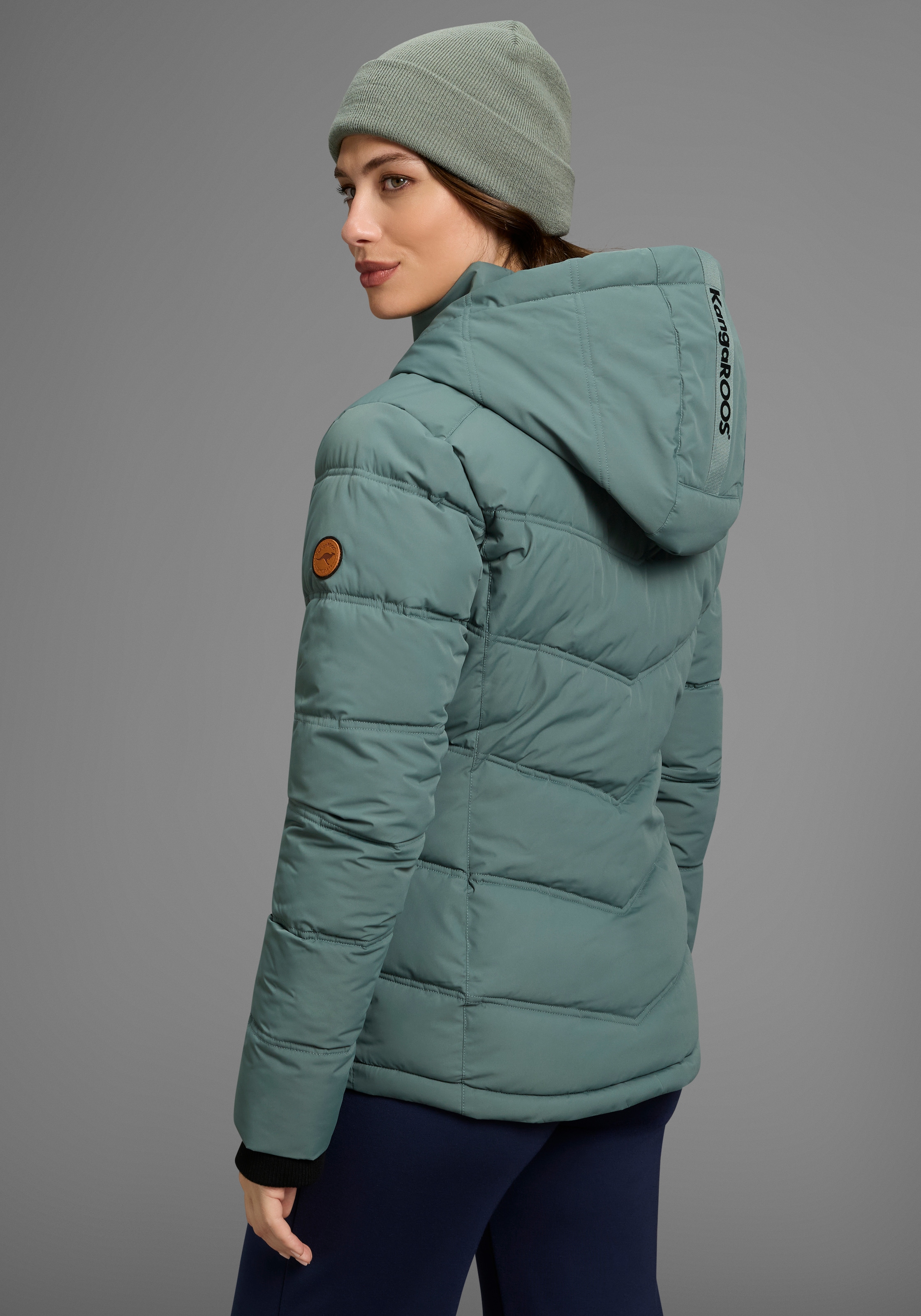 KangaROOS Winterjacke, mit Kapuze, mit Kapuze und Kordelzug, Reißverschlusstaschen und Innentasche