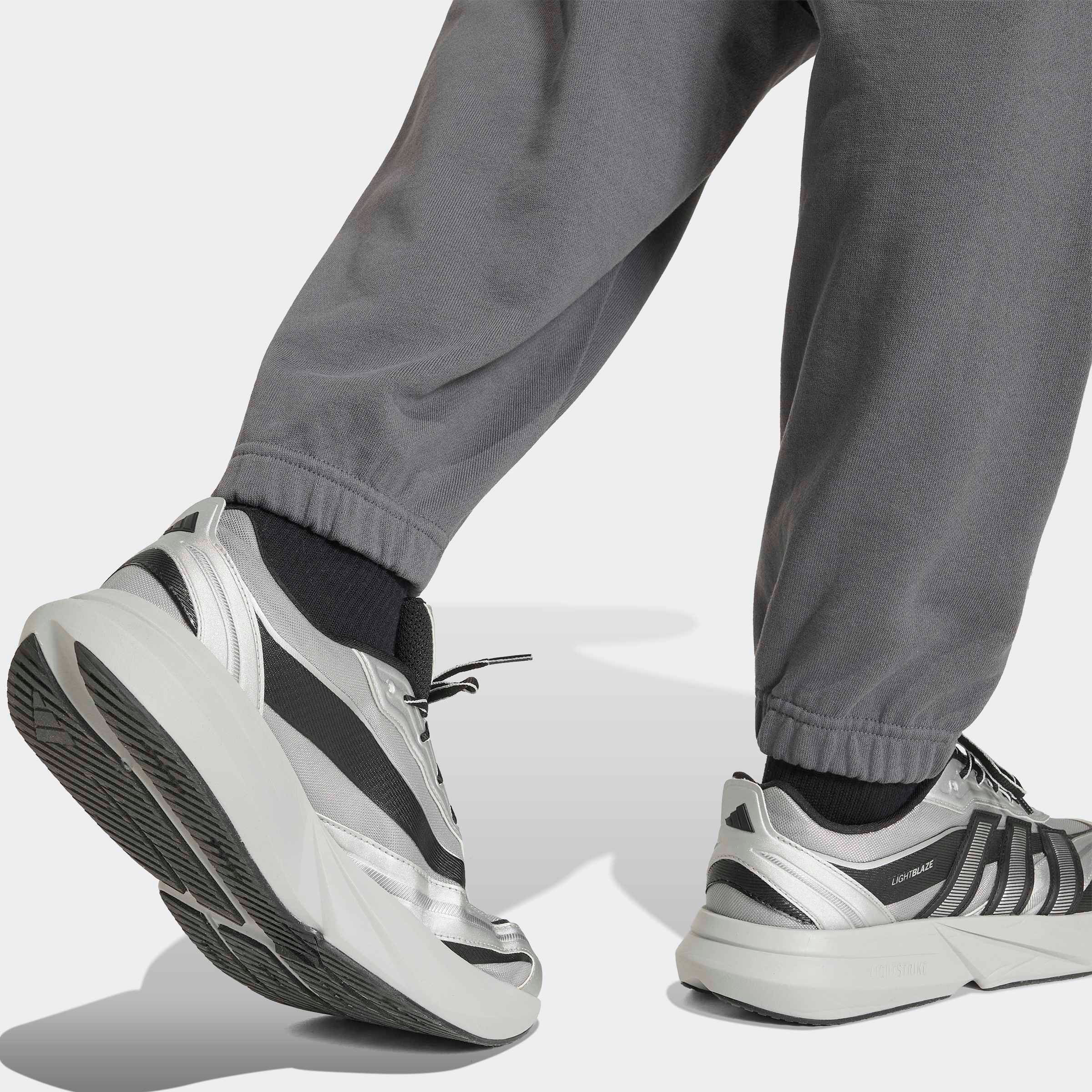 adidas Sportswear »ADIDAS KIT, BÜNDCHEN, REGULÄR GESCHNITTEN, KLEINES LOGO«  Schwere Premium-Qualität, robuste Stoffstruktur