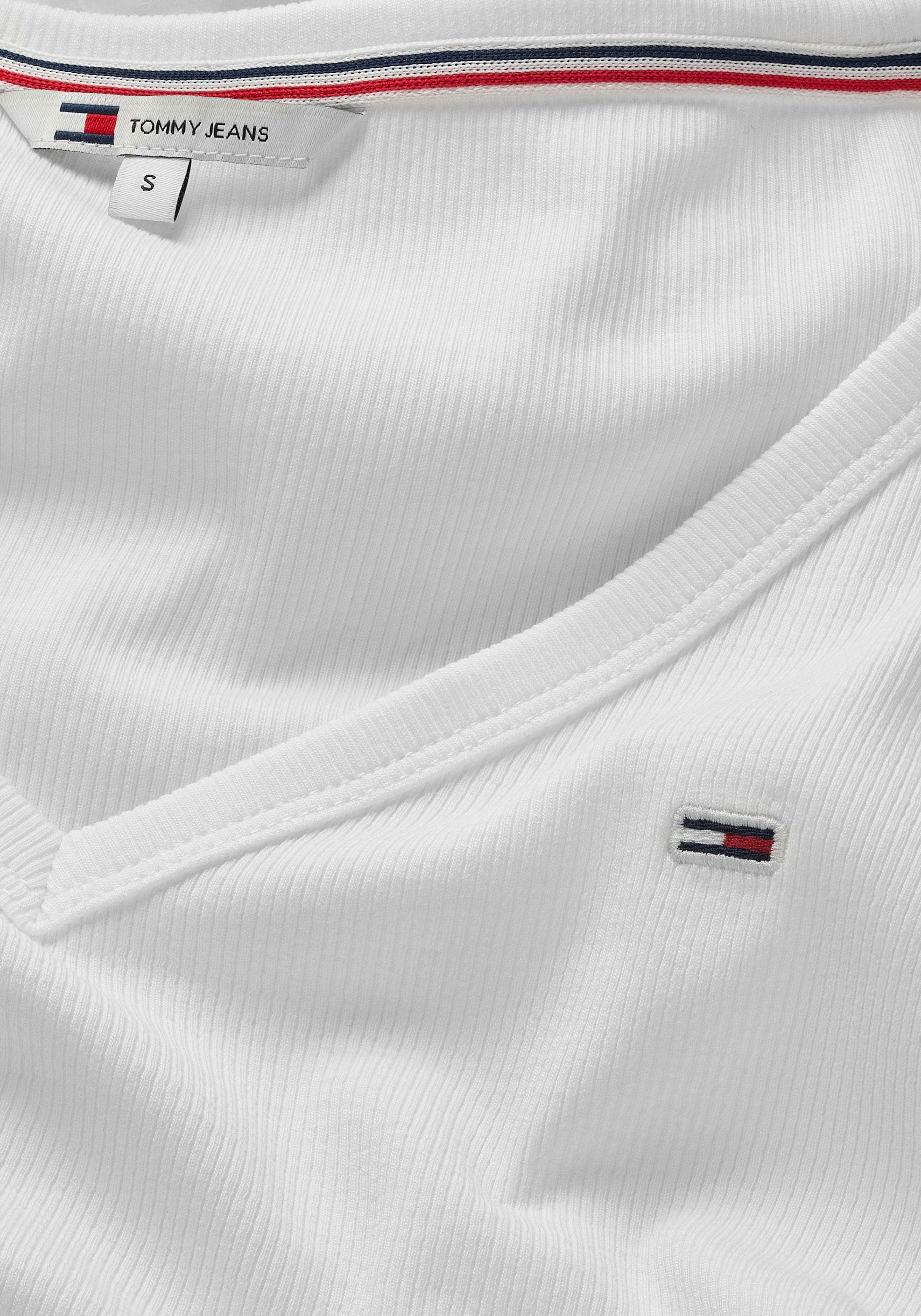 Tommy Jeans T-Shirt »TJW SLIM ESSENTIAL RIB V SS«, mit Logostickerei