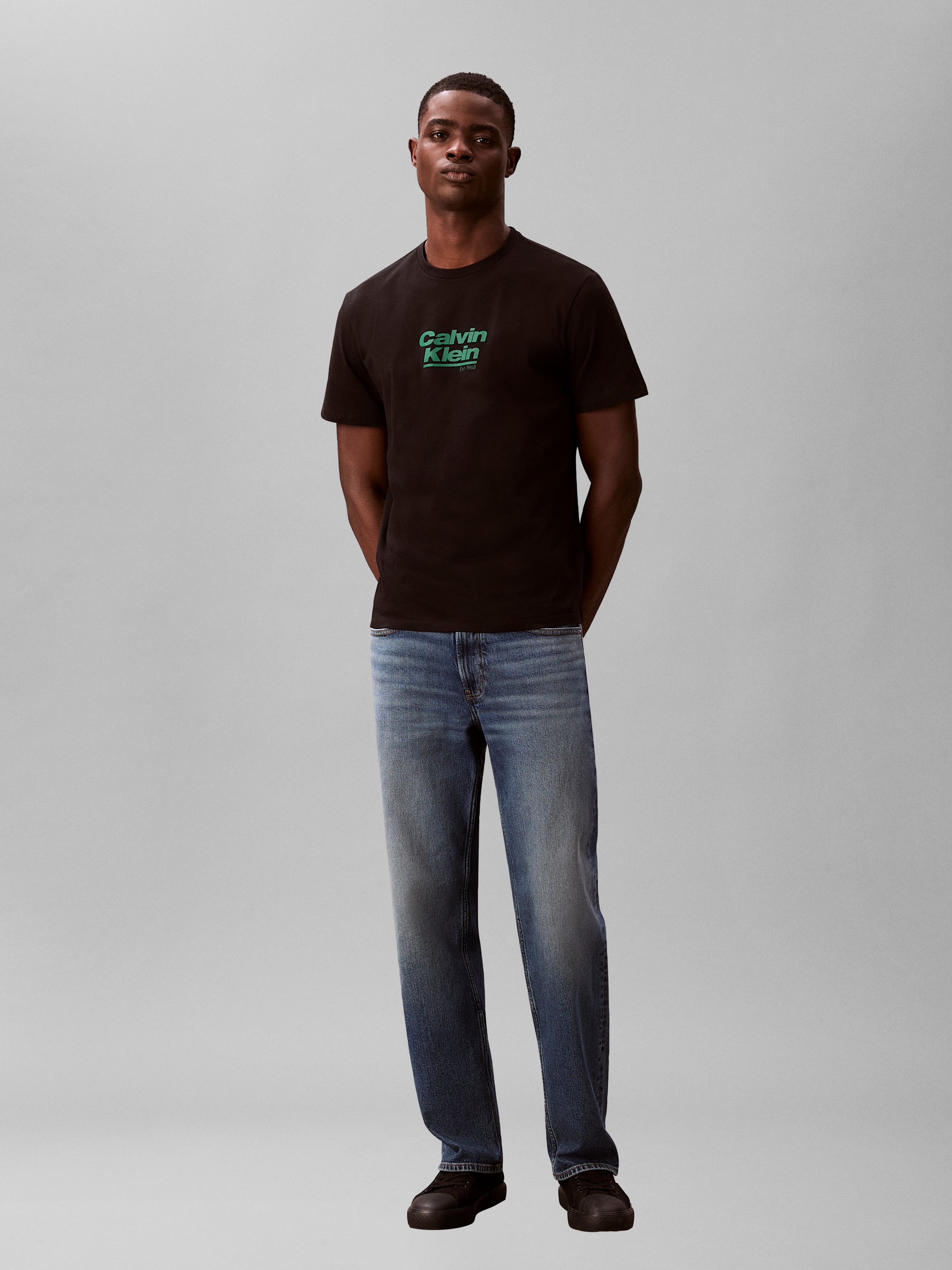 Calvin Klein Jeans T-Shirt Rundhalsausschnitt, Regular Fit, Logoschriftzug