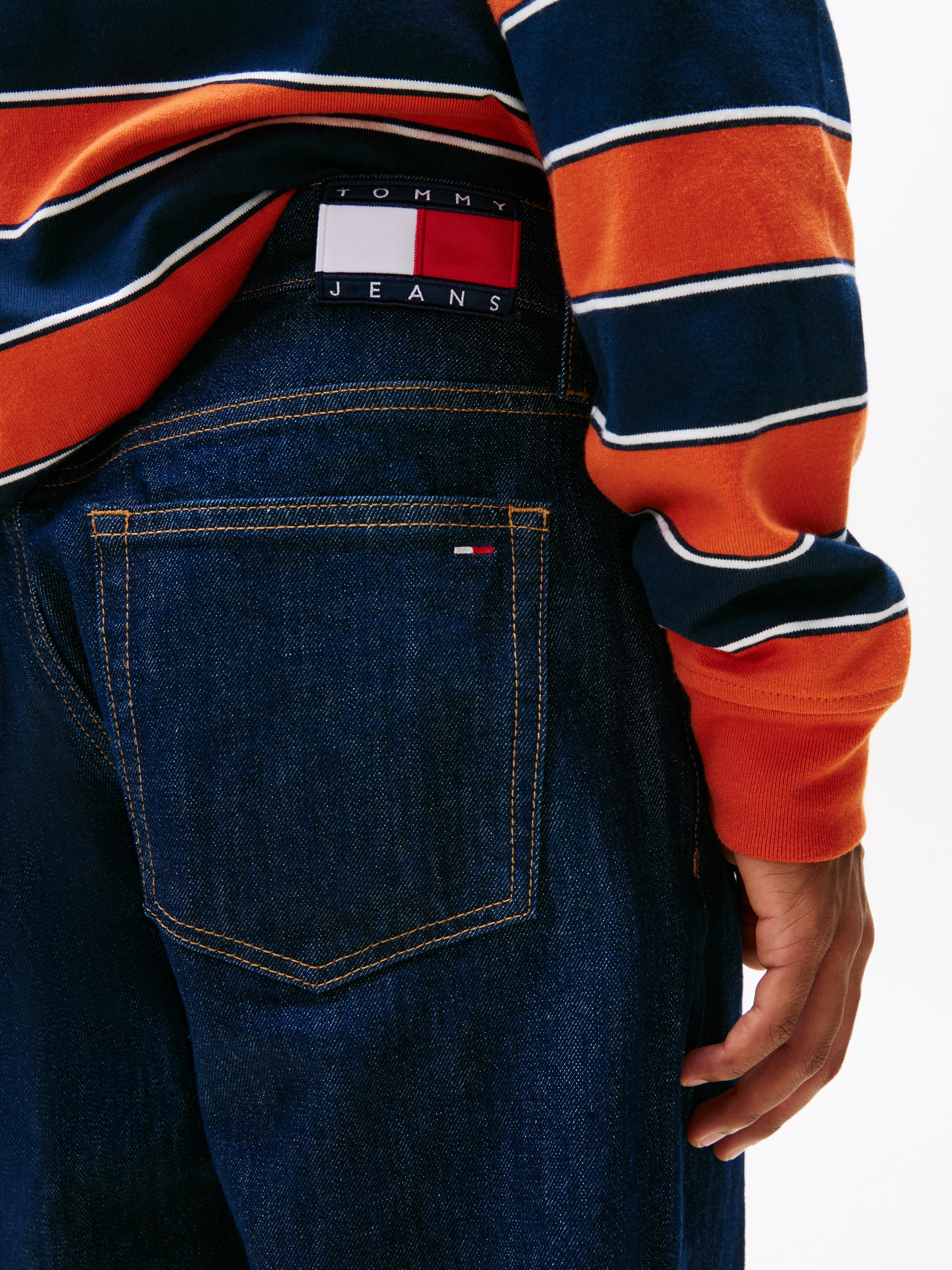 Tommy Jeans 5-Pocket-Jeans »Sonny Regular Tapered«, mit dezenter Waschung