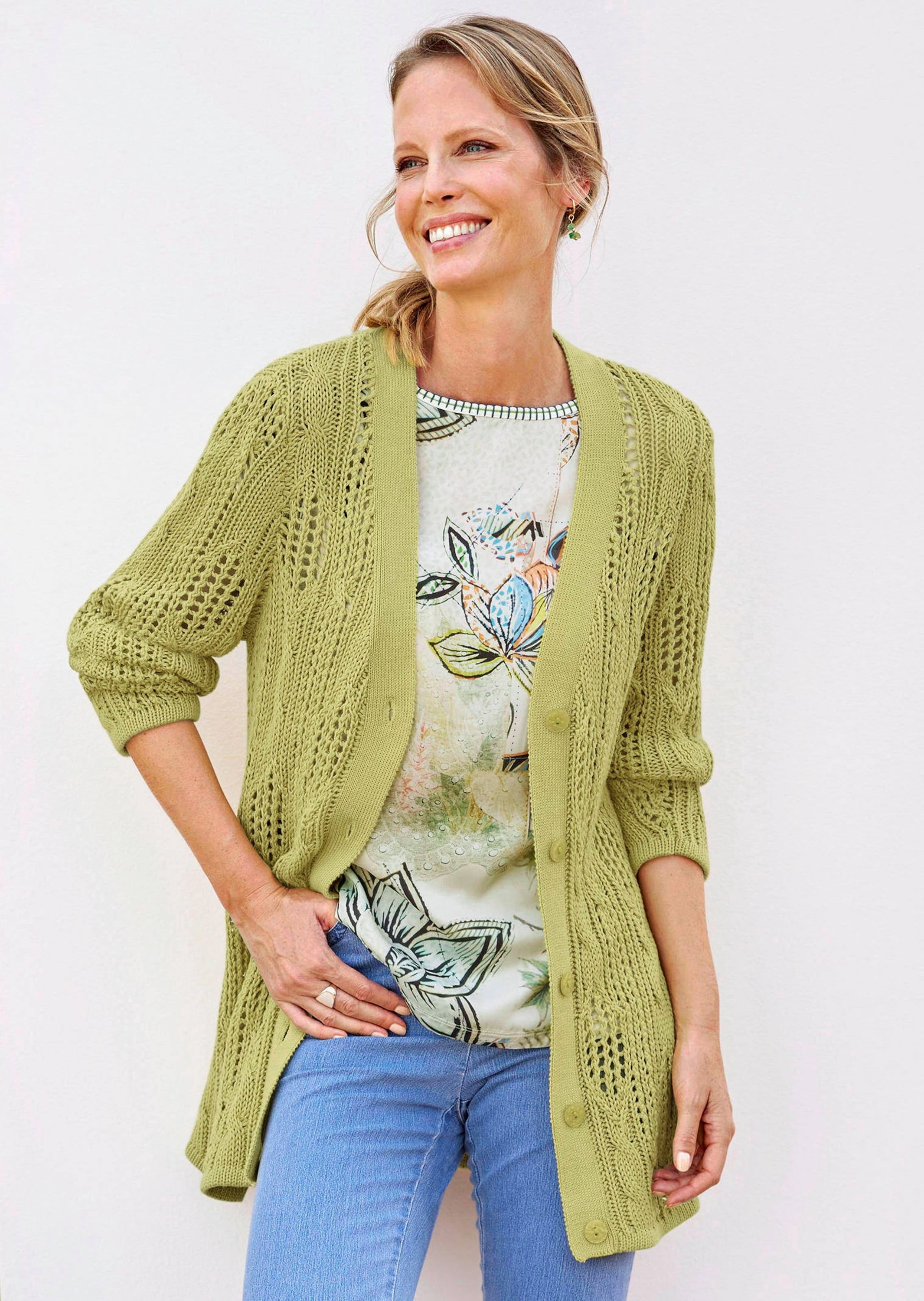 GOLDNER Strickjacke »Kurzgröße Strickjacke mit Knöpfen«