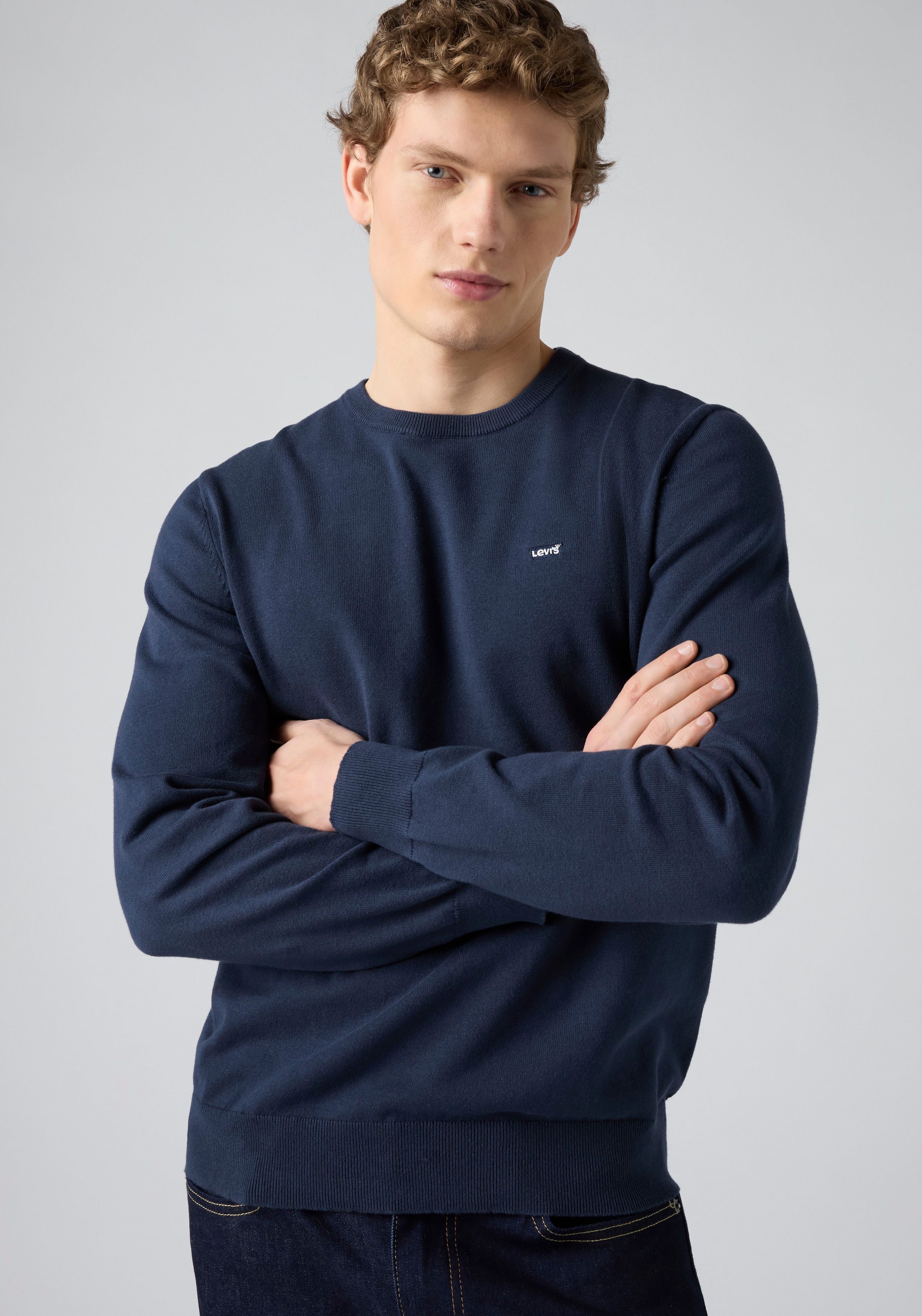 Levi's® Rundhalspullover »LIGHTWEIGHT HM SWEATER« Feingerippte Abschlüsse