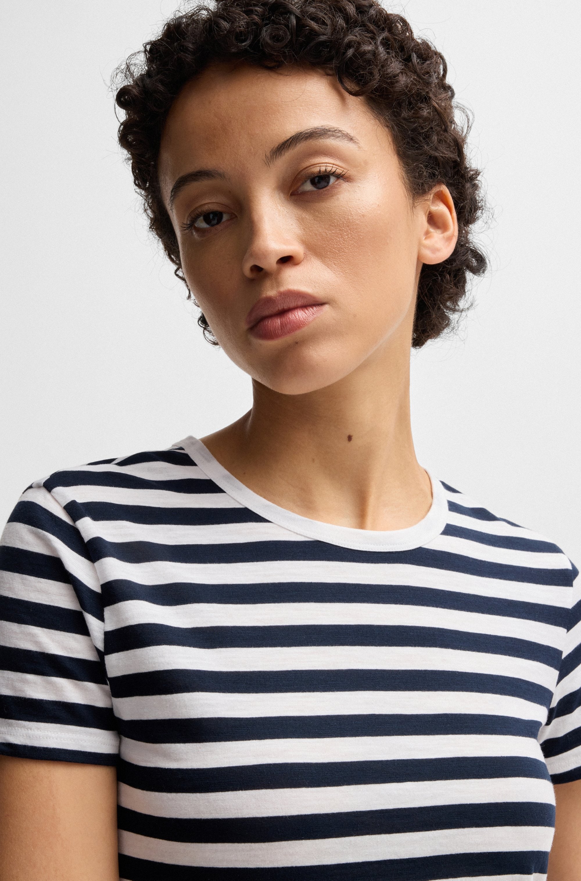 BOSS ORANGE T-Shirt »Esla Striped Premium Damenmode«, Premium Damenmode, im gestreiften Design