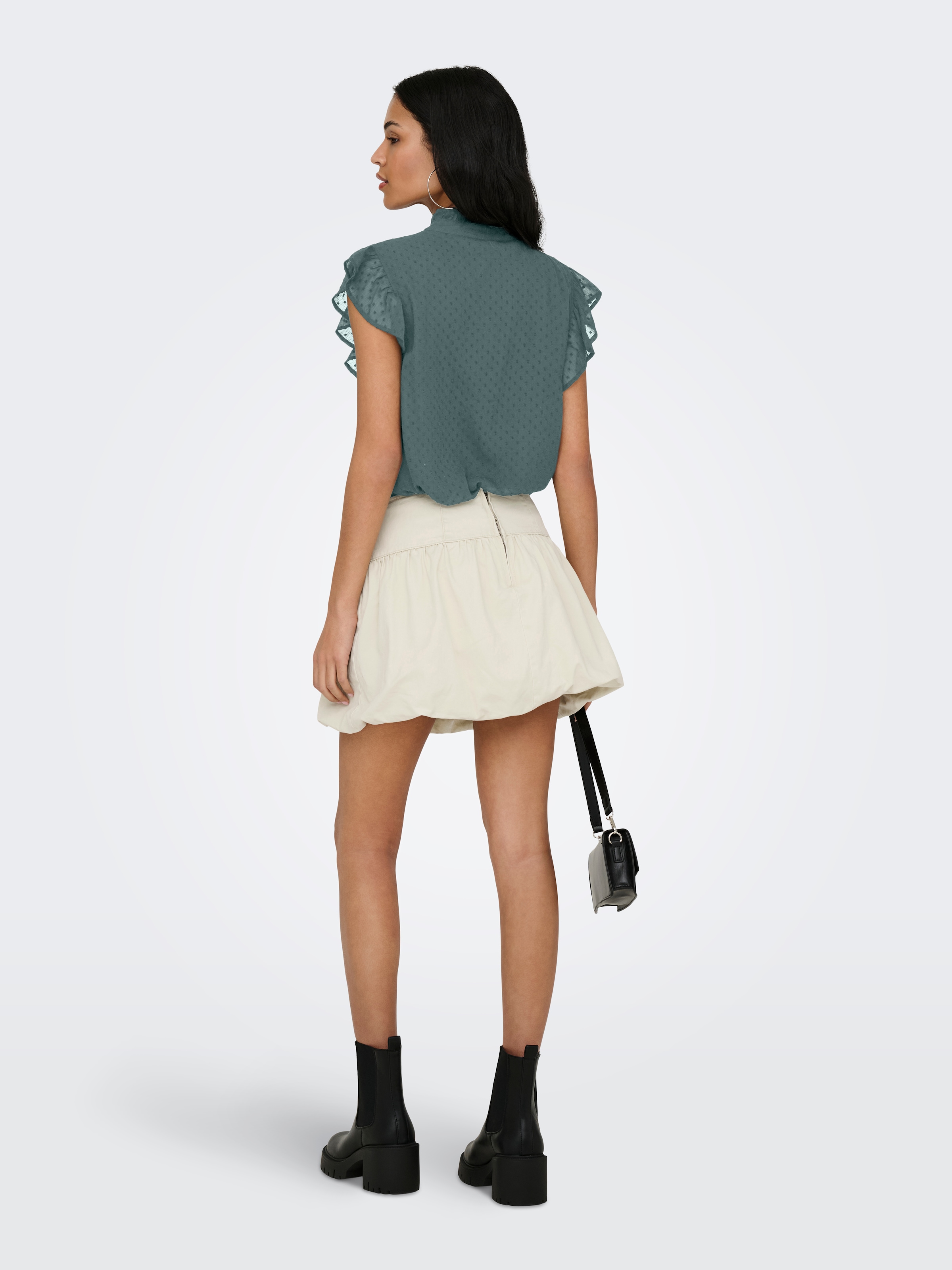 ONLY Spitzenbluse »ONLLANDAU DOBBY FRILL V-NECK TOP WVN« Kunstfaser