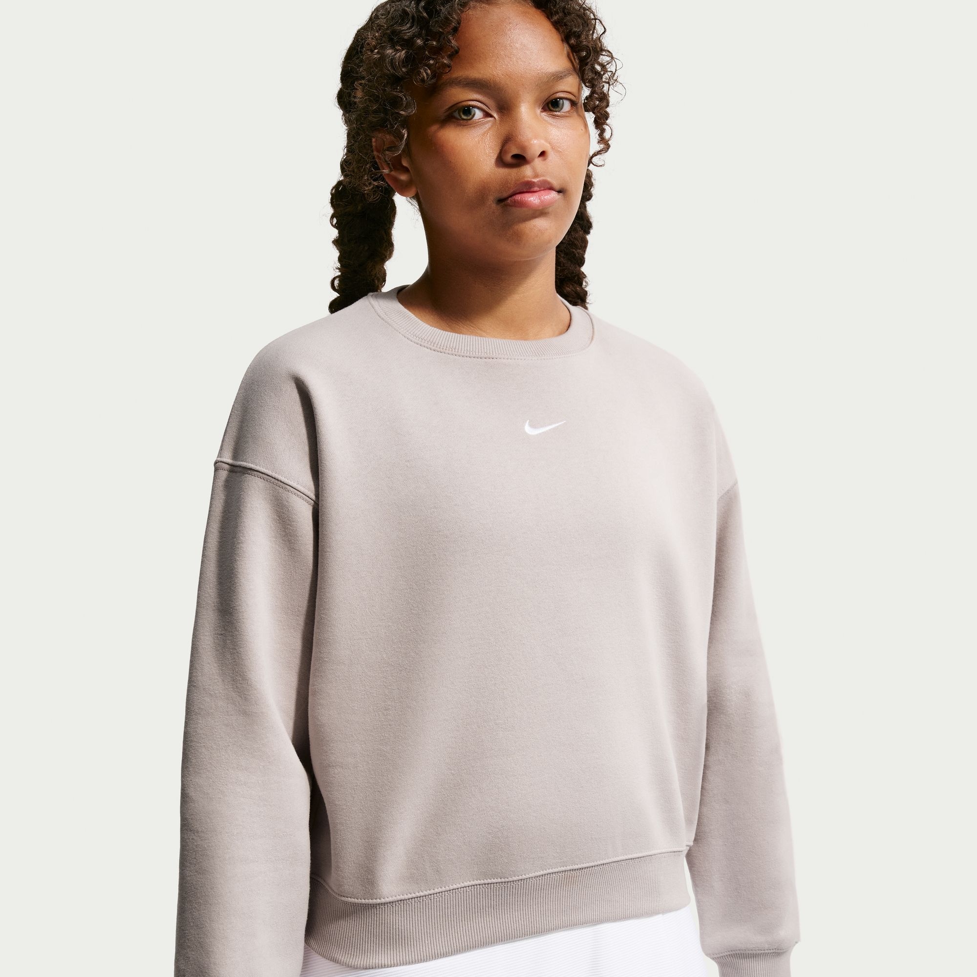 Nike Sportswear Sweatshirt »G NSW STUDIO FLC BXY OS LBR«, Langarm-Design, mit Rundhalsausschnitt, aus Baumwolle und Polyester
