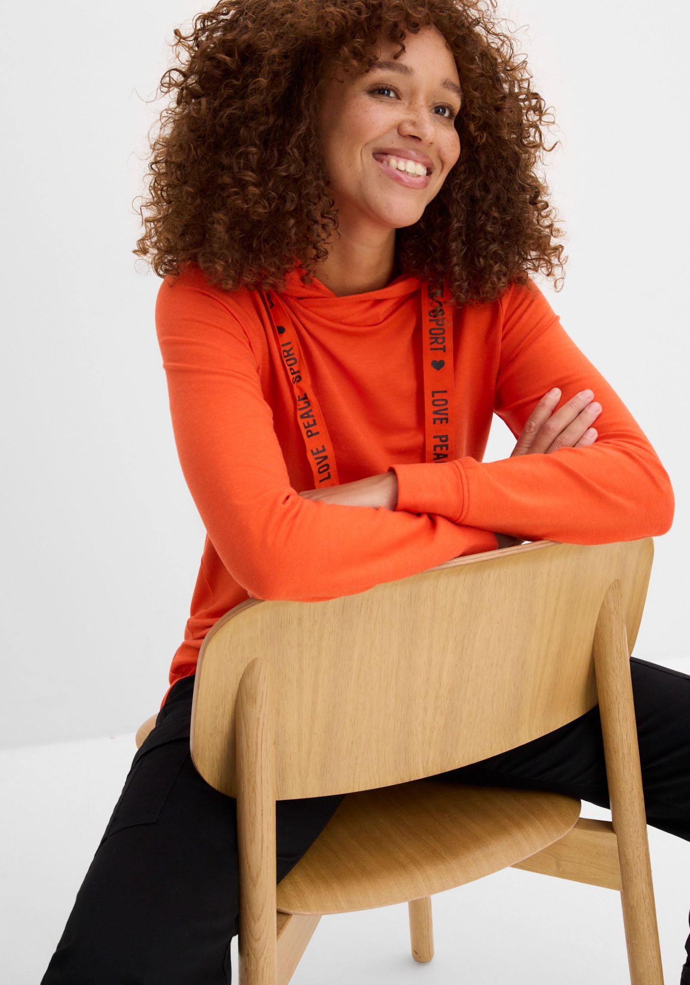 bonprix Kapuzensweatshirt , bequeme Passform, bedrucktes Bindeband, mit Kängurutasche
