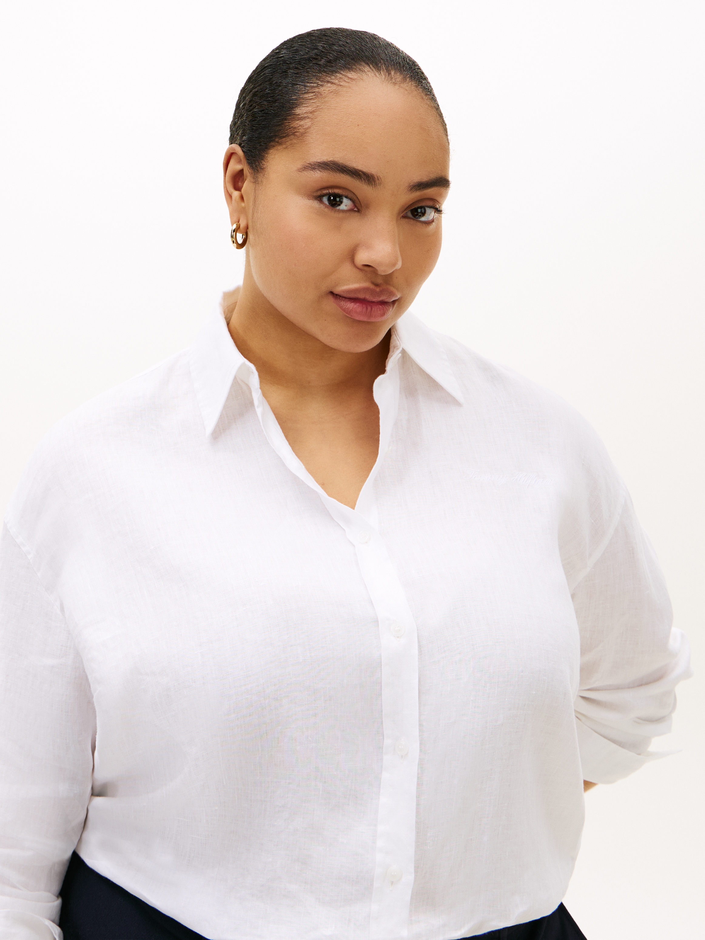 Tommy Hilfiger Curve Langarmbluse »CRV ESS LINEN ROUND HEM SHIRT« in großen Größen