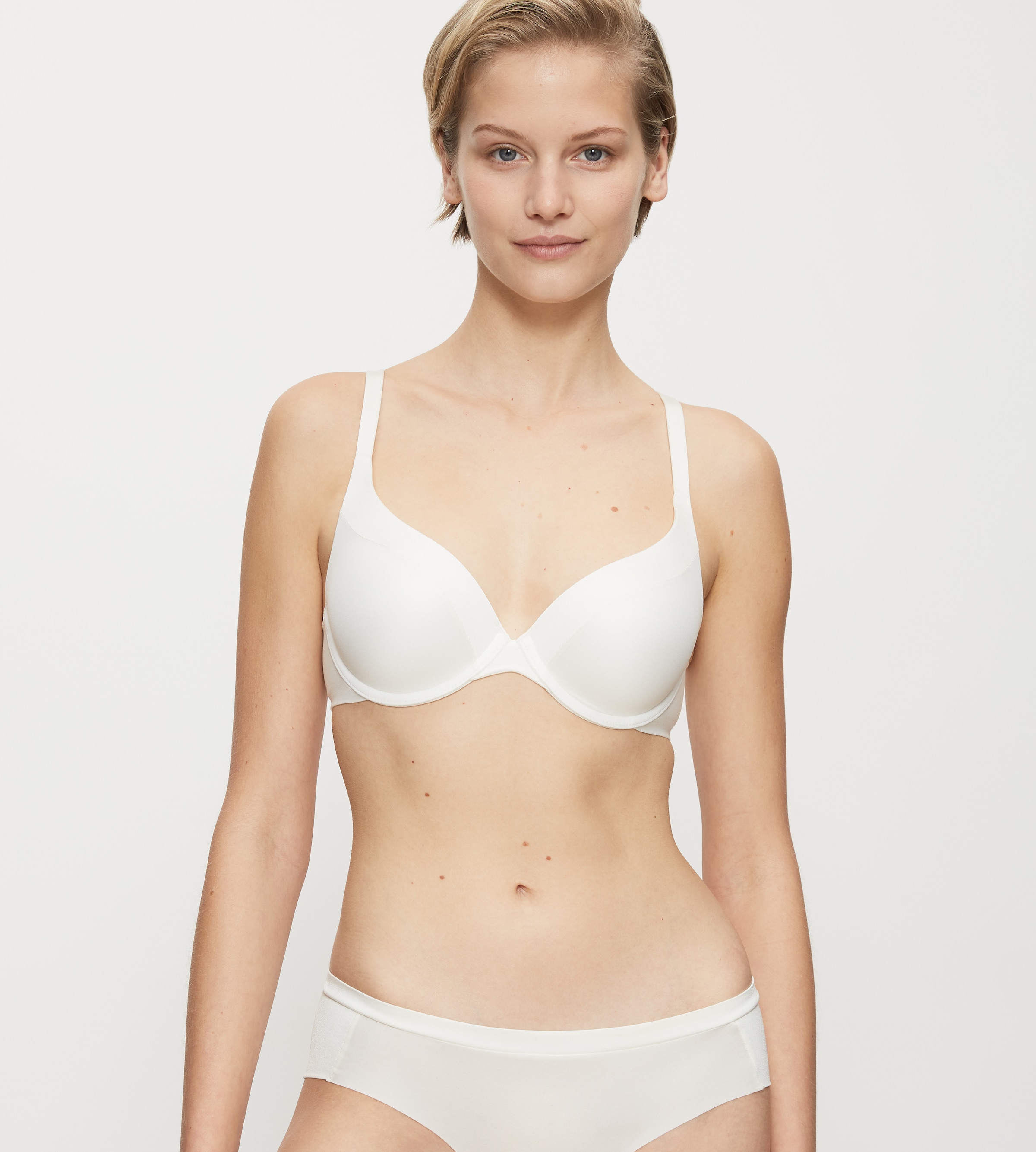 Triumph Bügel-BH »Body Make-up Soft Touch« leichte Polsterung, weich, mit Schale, nahtlos vorgeformt