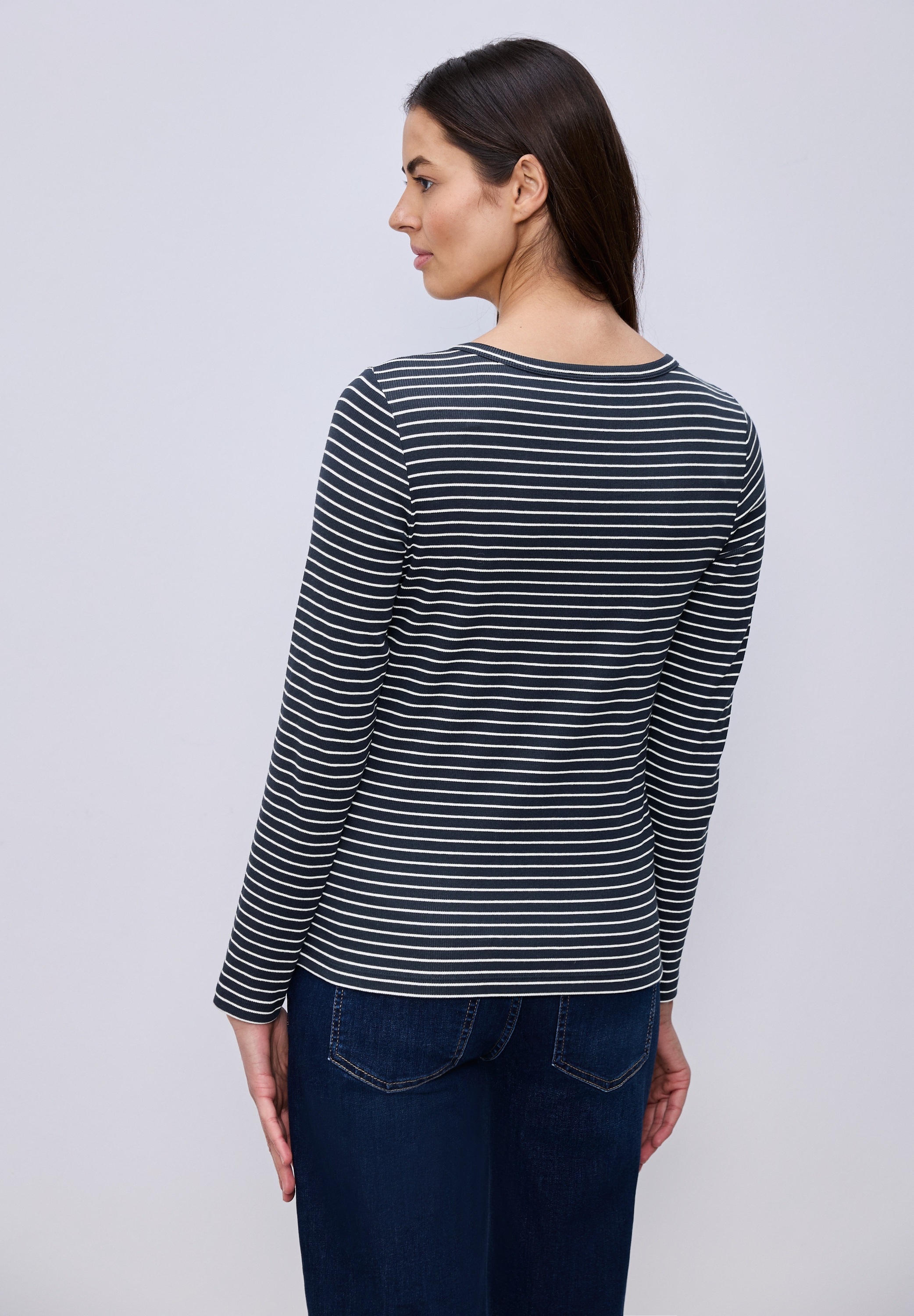 STREET ONE Langarmshirt im Streifen-Design und mit V-Ausschnitt