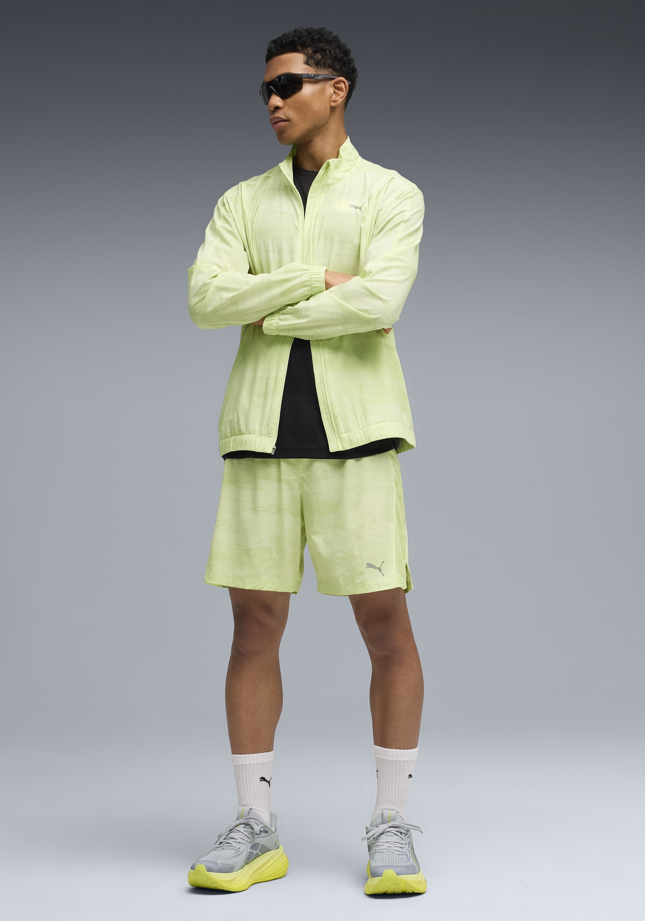 PUMA Trainingsjacke »M RUN VELOCITY AOP WOVEN JACKET« ohne Kapuze mit Reißverschluss, atmungsaktiv, mit Nahttaschen