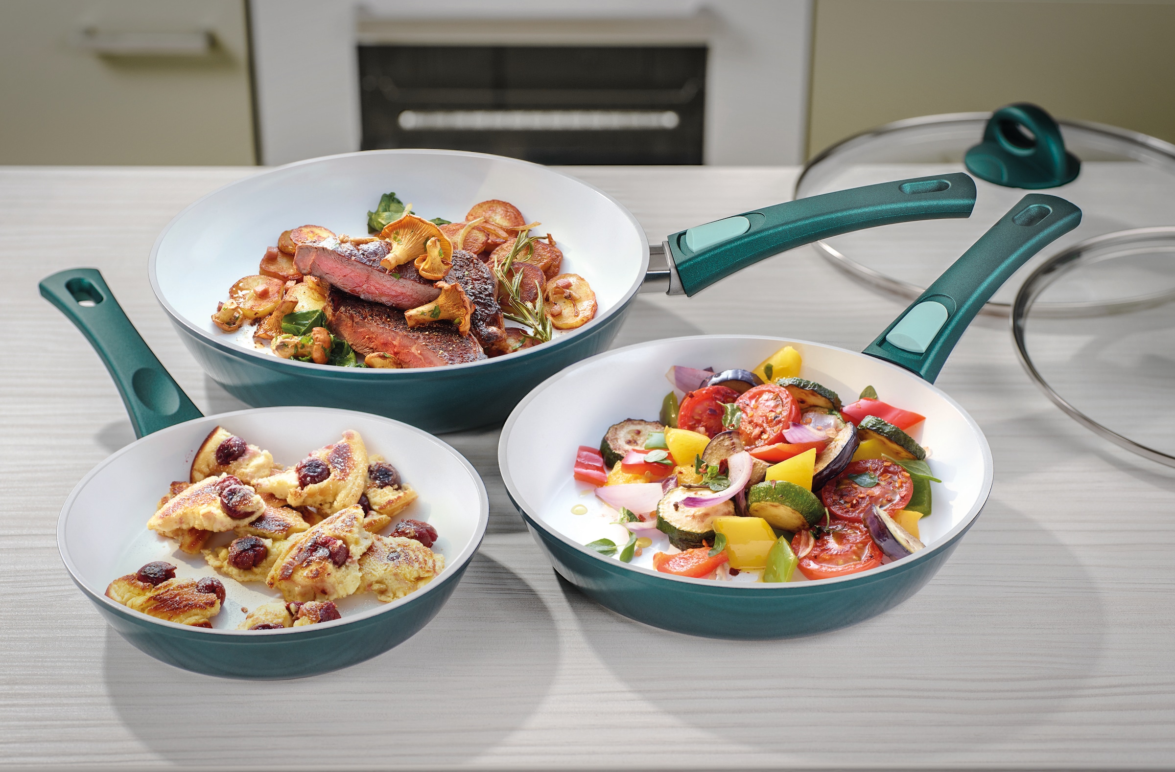 Genius Pfannen-Set »Cerafit Fusion«, Set, 7 tlg., 1x Pfanne (Ø 24 cm, Griff abnehmbar) 1x Glasdeckel (Ø 24 cm) 1x Pfanne (Ø 28 cm, Griff abnehmbar) 1x Glasdeckel (Ø 28 cm) 1x Pfanne (Ø 20 cm, Griff fest) 2x Vlies-Einleger