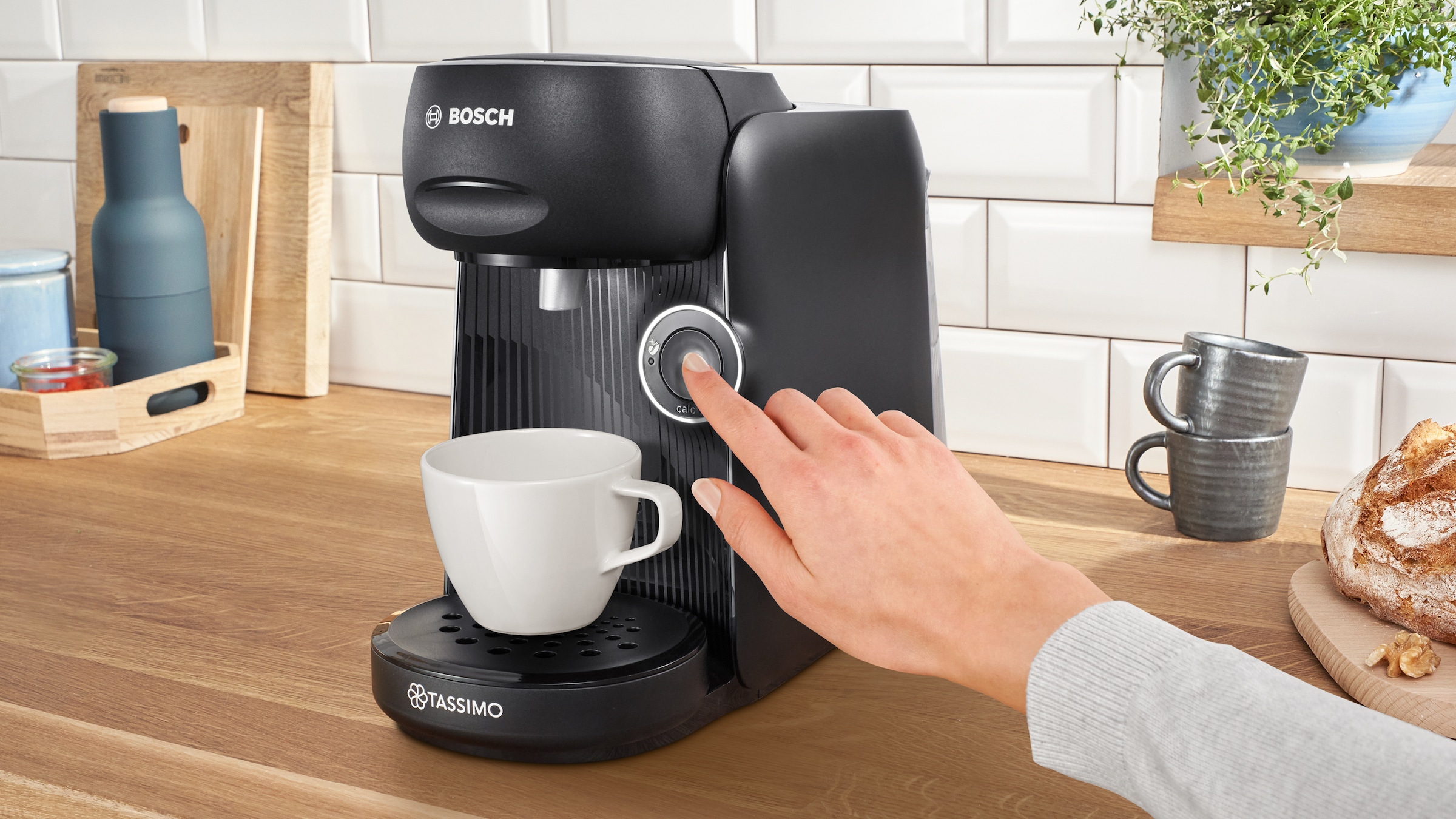 TASSIMO Kapselmaschine »finesse friendly TAS162E, intensiverer Kaffee auf Kopfdruck« aus Recyclingmaterial, mehr Intensität per Knopfdruck, schwarz