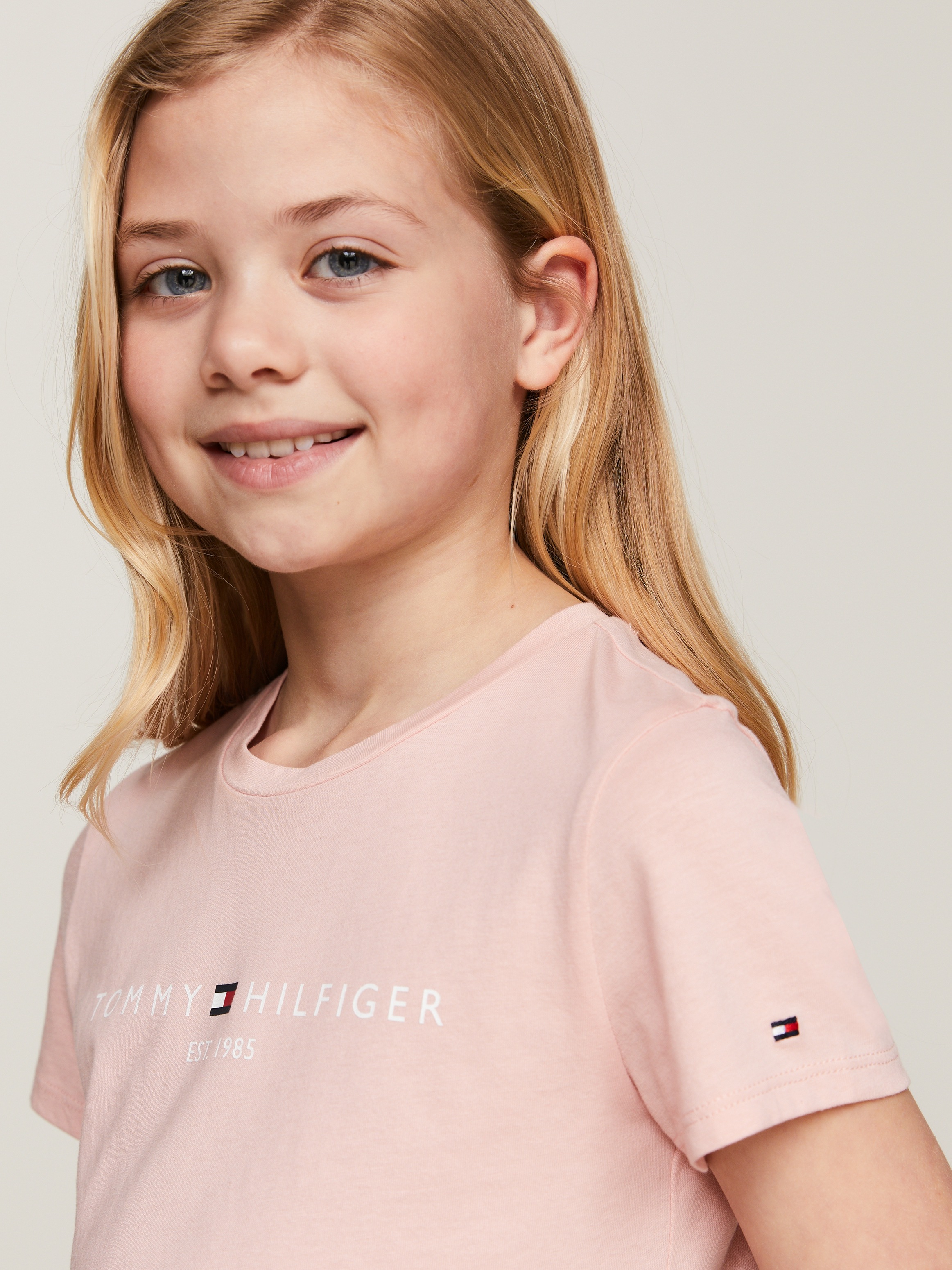 Tommy Hilfiger Kurzarmshirt »ESSENTIAL TEE S/S«, (1 tlg.), mit Tommy Hilfiger Logoschriftzug