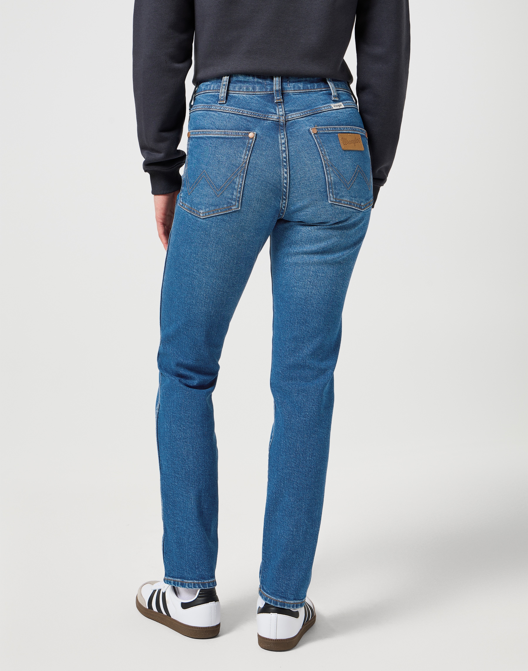 Wrangler 5-Pocket-Jeans, mit kontrastfarbenen Nähten