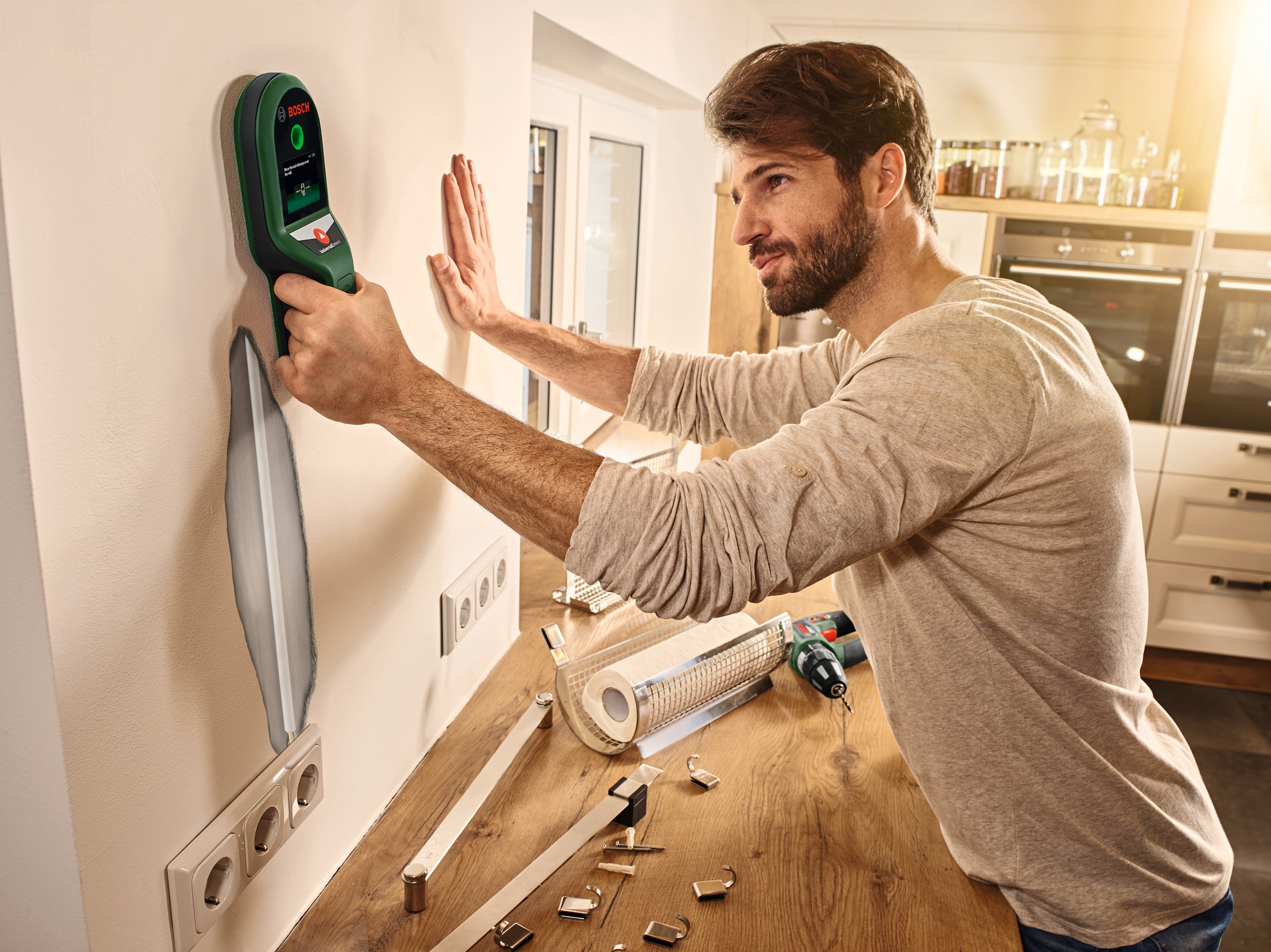 Bosch Home & Garden Metalldetektor »UniversalDetect«, findet Metall, spannungsführende Kabel und Holzunterkonstruktionen