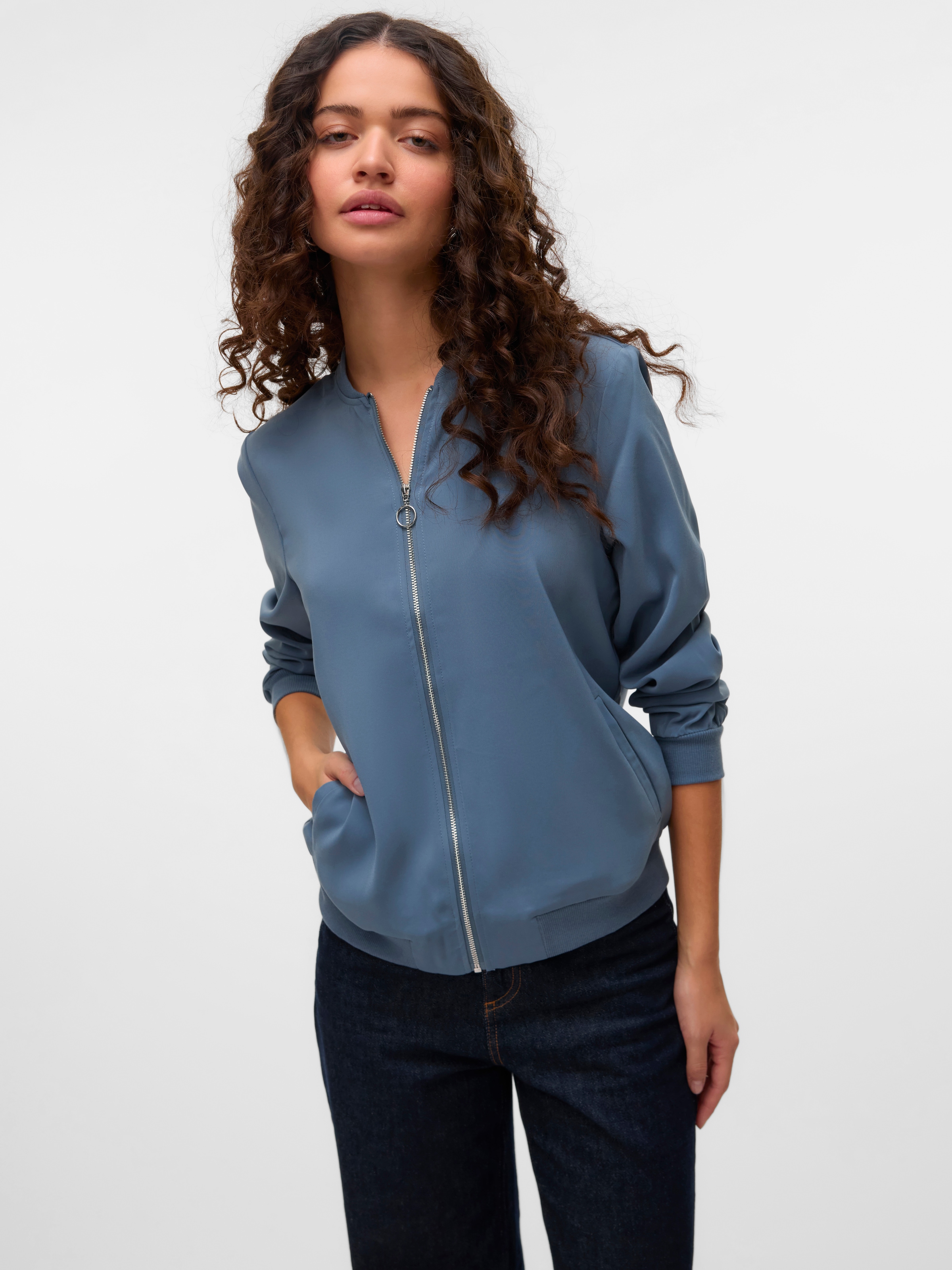 Vero Moda Bomberjacke »VMCOCO L/S BOMBER«, in modisch kurzer Form