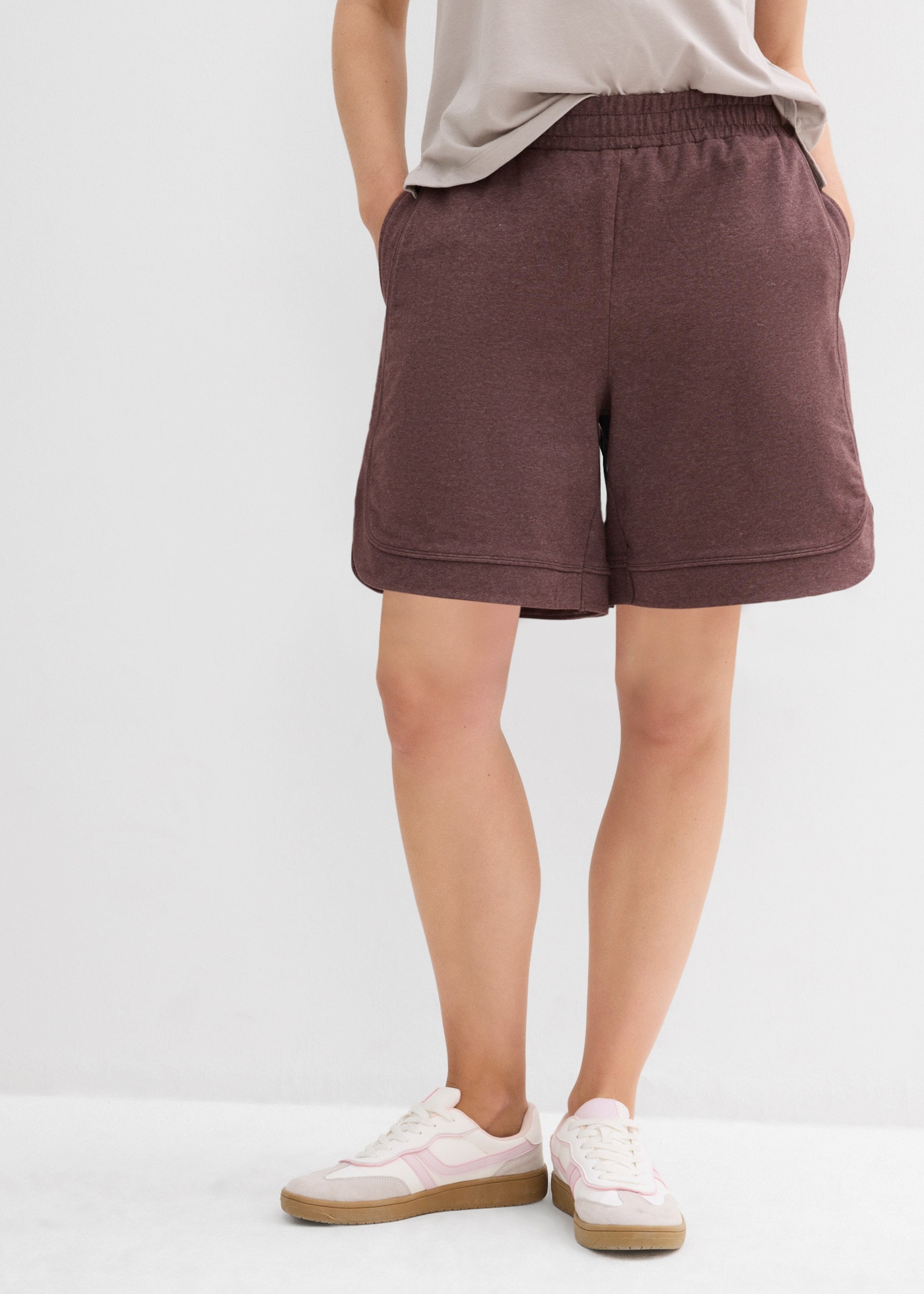 bonprix Shorts  weite Passform, hochgeschnittener elastischer Bund