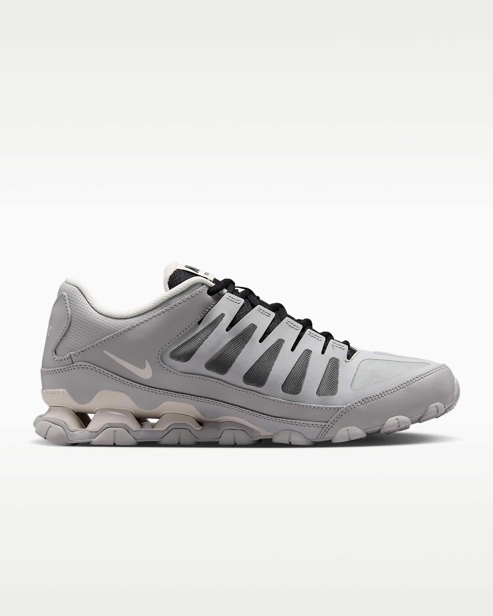 Nike Trainingsschuh »Reax 8 TR«  inspiriert vom Design des Nike Shox TL