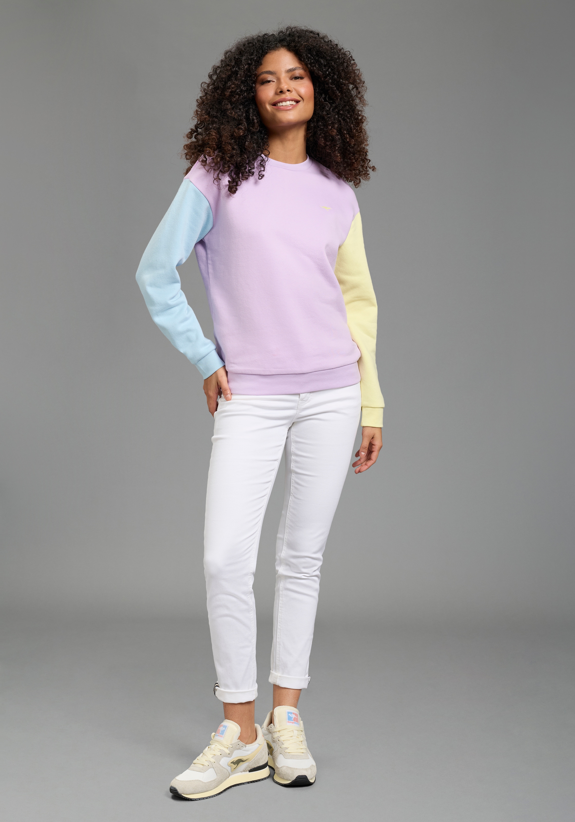 KangaROOS Sweatshirt , mit Rundhalsausschnitt, Langarm-Design, aus Baumwolle und Polyester

