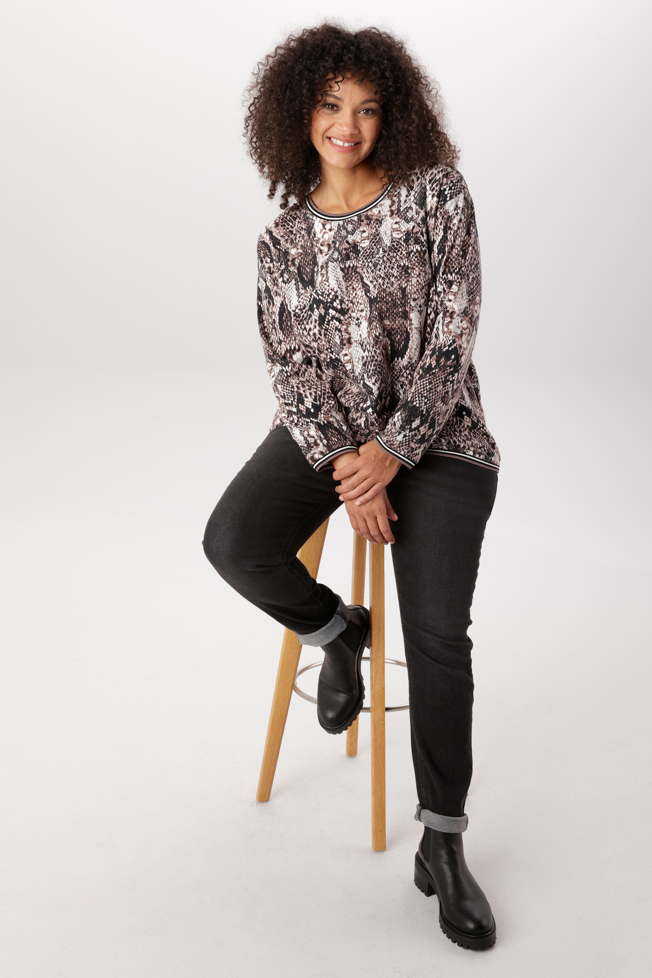Aniston PLUS Sweatshirt , mit großflächigem, Schlangendruck - NEUE KOLLEKTION
