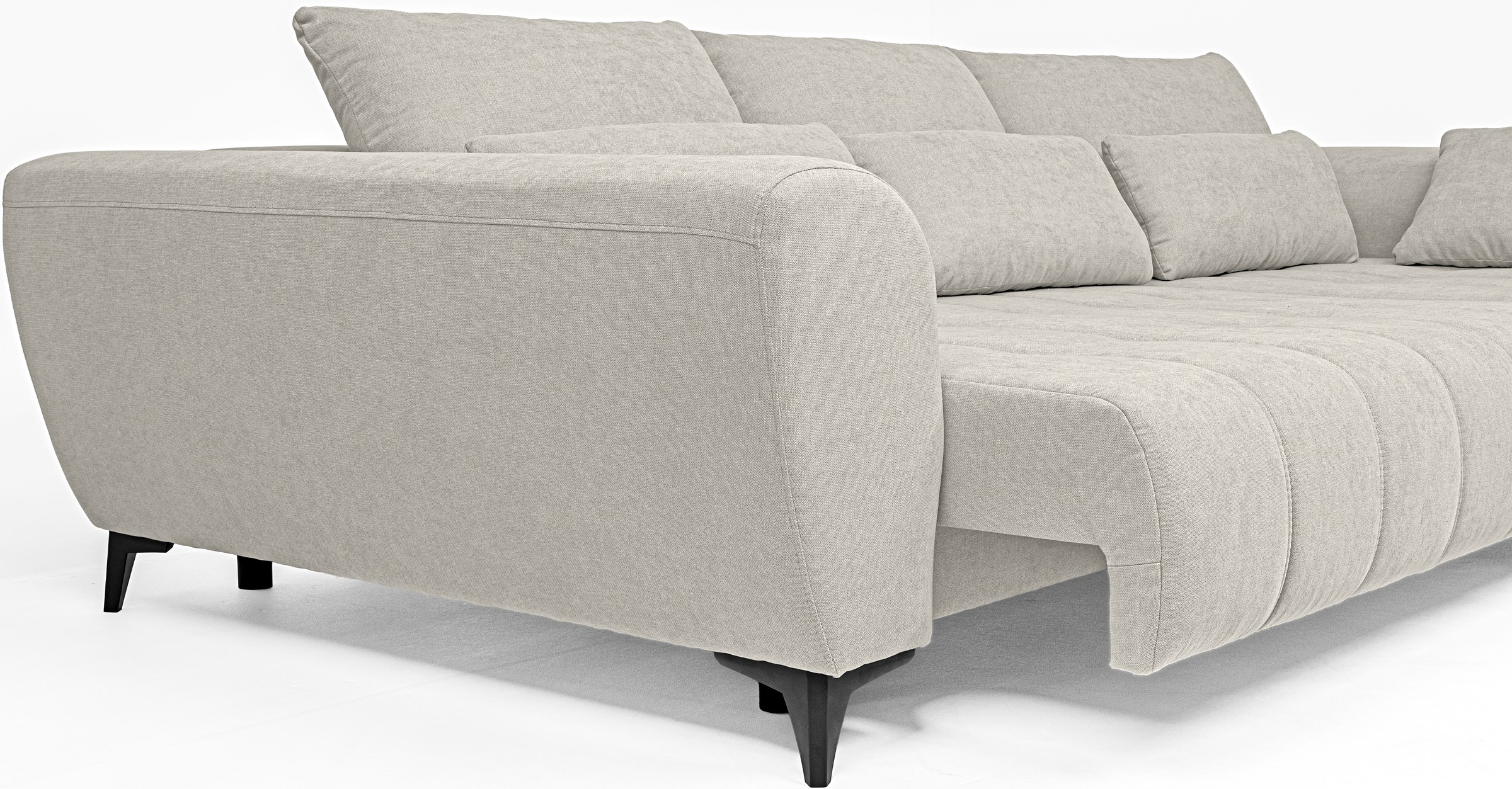 WERK2 Ecksofa »Garay, XXL-Liegefläche: elektrisch ausziehbar auf ca. 228×126 cm« Luxus in Übergröße: XXL-Liegefläche, Komfort-Ottomane & stilvolle Füße