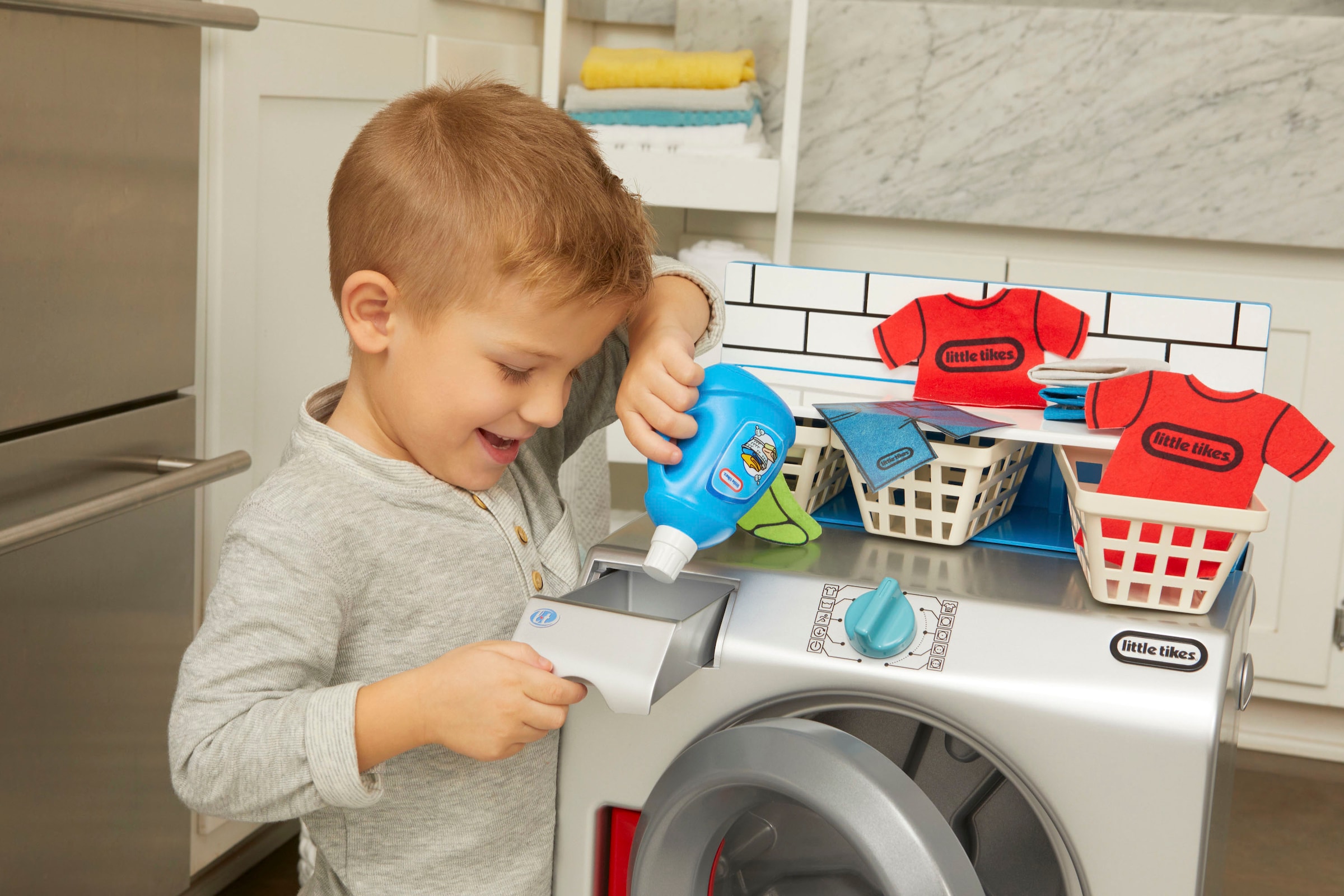 Little Tikes® Kinder-Waschmaschine »First Washer-Dryer«, mit Trockner; mit Licht und Sound