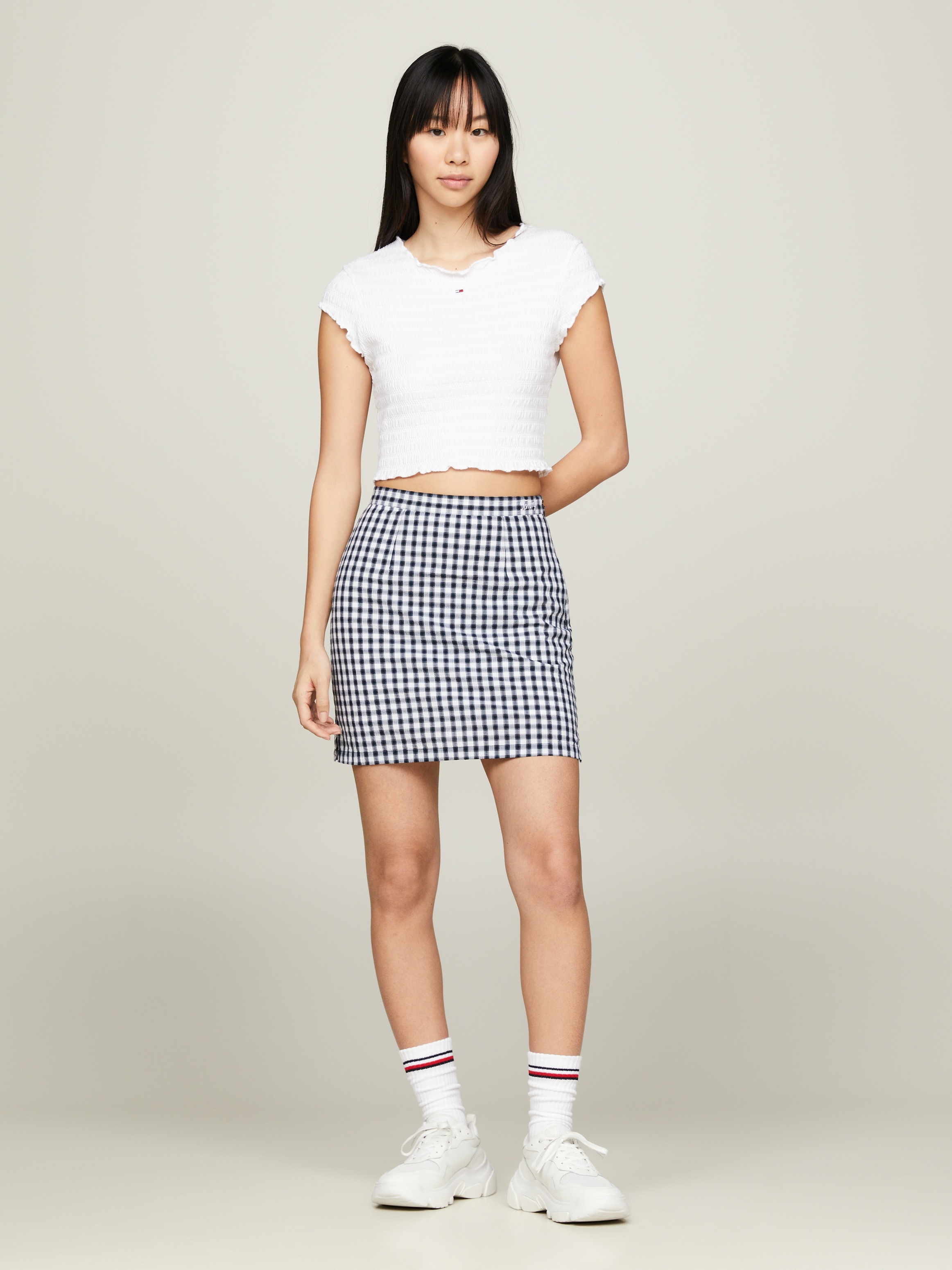 Tommy Jeans Rundhalsshirt »TJW SLIM SMOCK TEE«, allover gesmokt