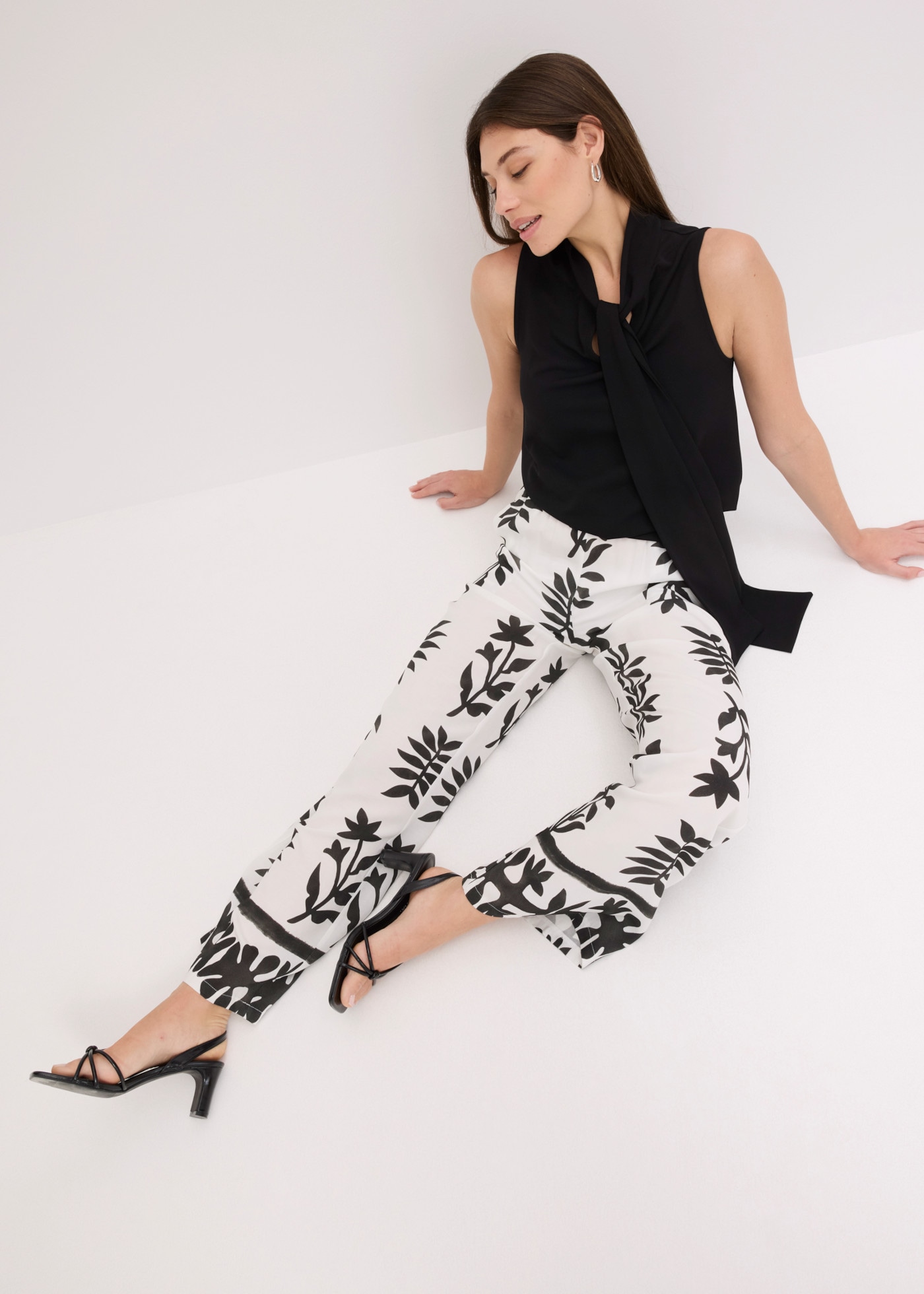 bonprix Stoffhose  aus Viskose, mit Gummibund, Loose Fit Passform, bedruckt