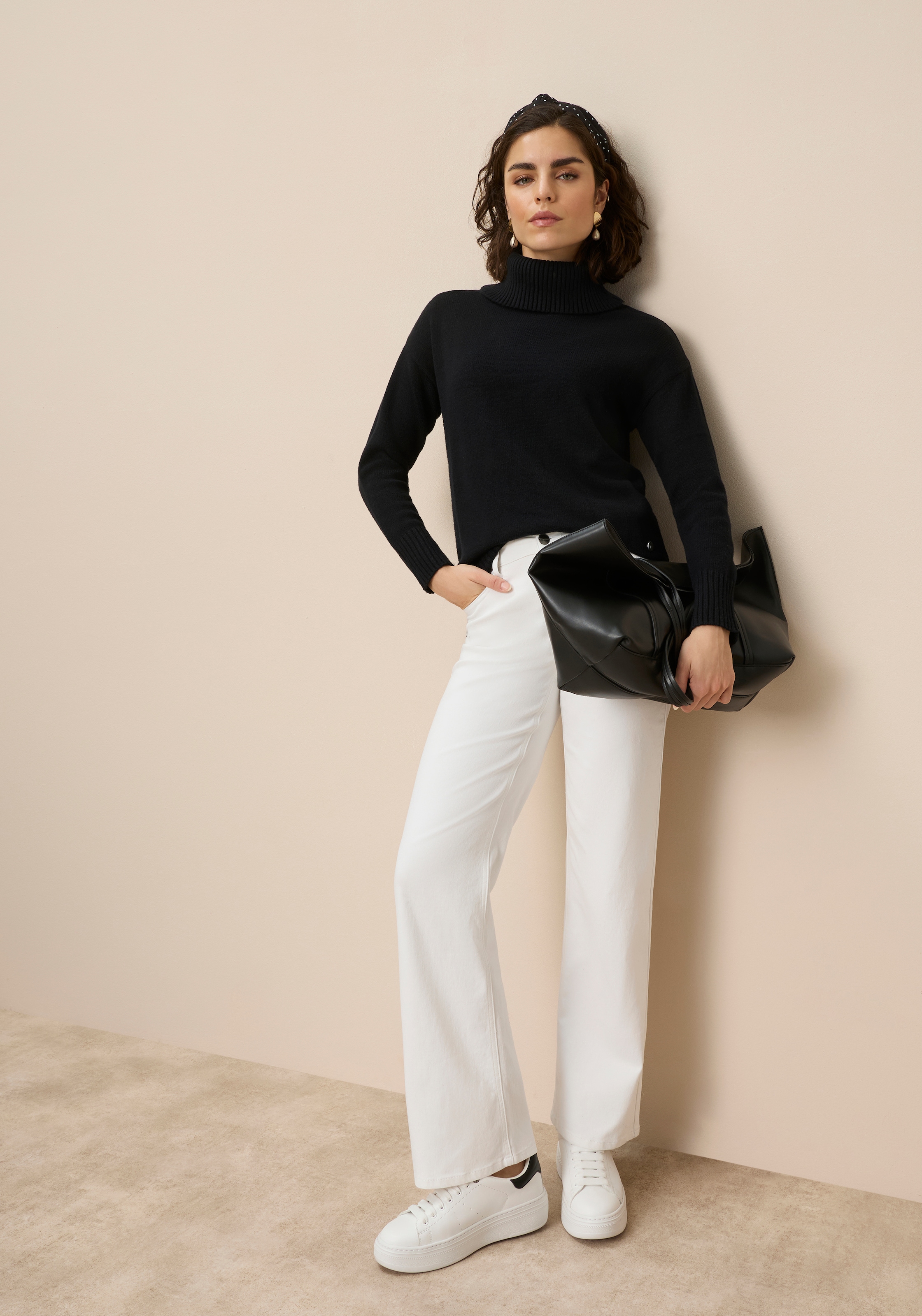 Tamaris Rollkragenpullover in lässiger Form mit seitlichen Schlitzen