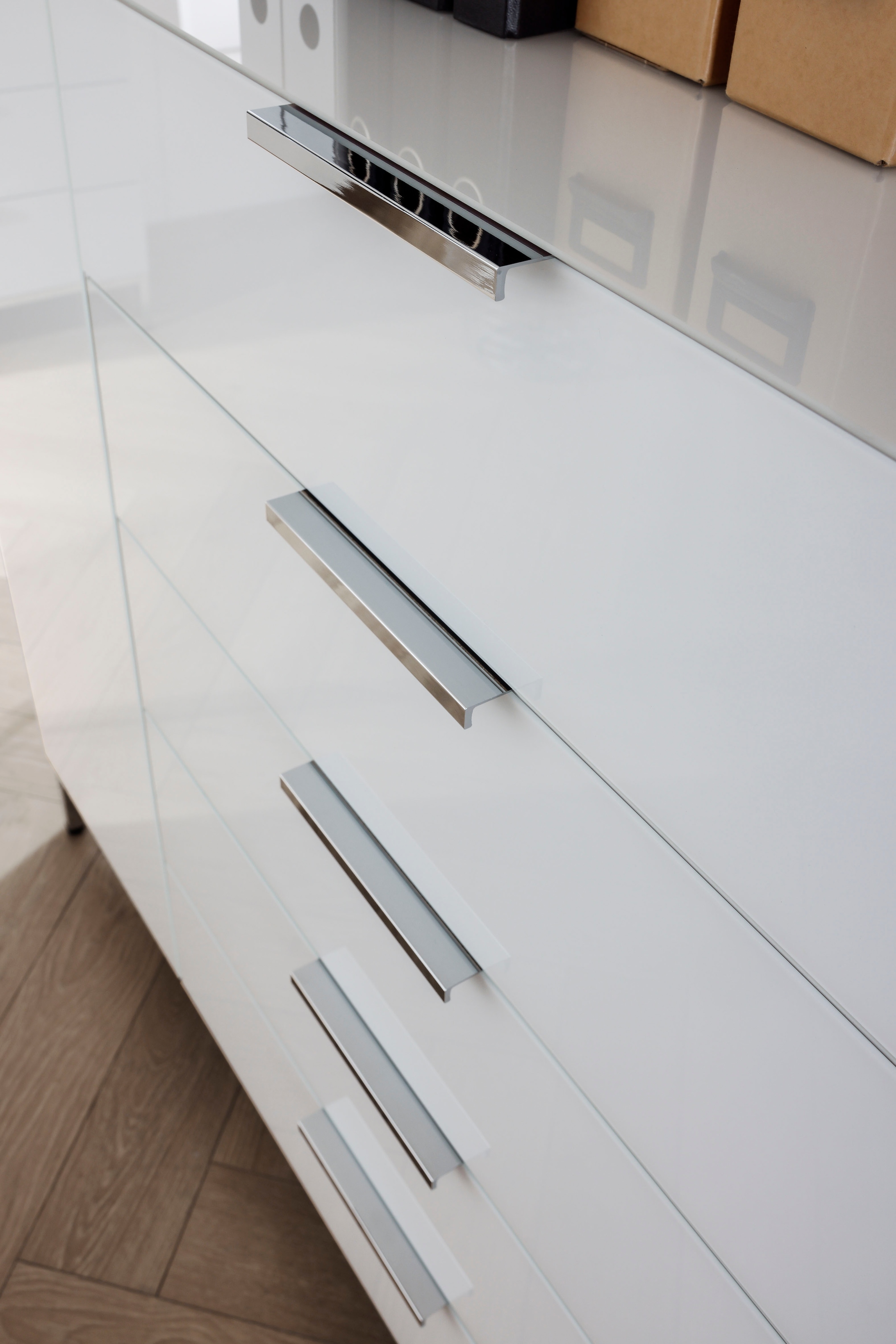rauch Kombikommode »Kommode Türkommode Sideboard Kombikommode FLIPP mit Glasfront«, (Breite 200 cm mit 2 Einlegeböden), 3-türig, 3 Schubladen, Soft-Close-Funktion, Oberboden und Front Glas