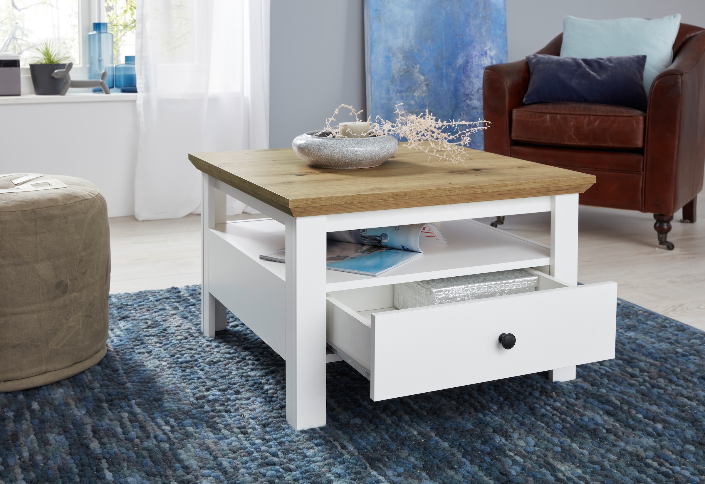 INOSIGN Couchtisch »Ulm«, Wohnzimmertisch in Weiß/Eiche mit abgeschrägtem Oberboden - 70/70 cm