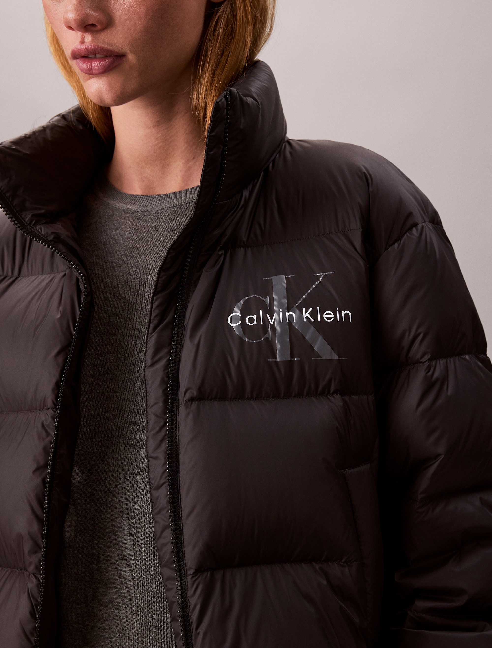 Calvin Klein Jeans Steppjacke »GRAPHIC LOGO PUFFER JACKET«, Stehkragen, kurze, kastige Passform, wattiert