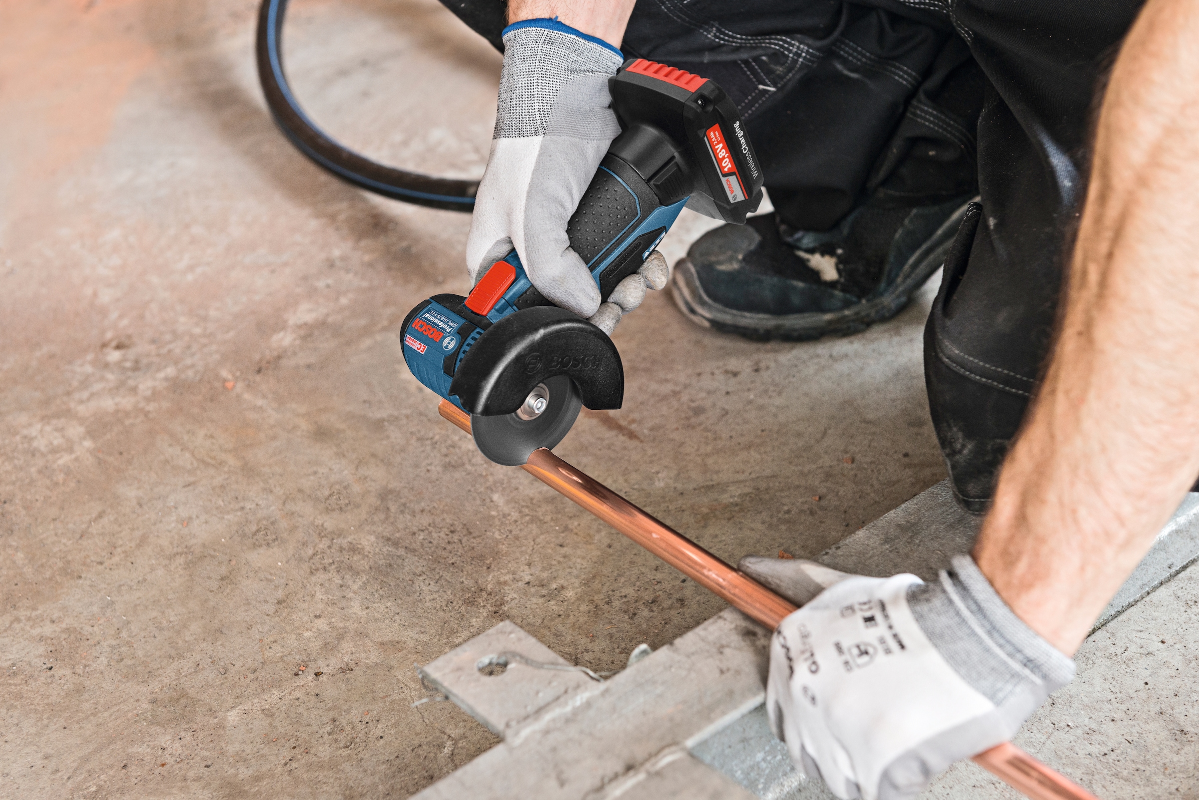 Bosch Professional Akku-Winkelschleifer »GWS 12V-76«, mit 2 Akkus 12 V, Ladegerät und Zubehör