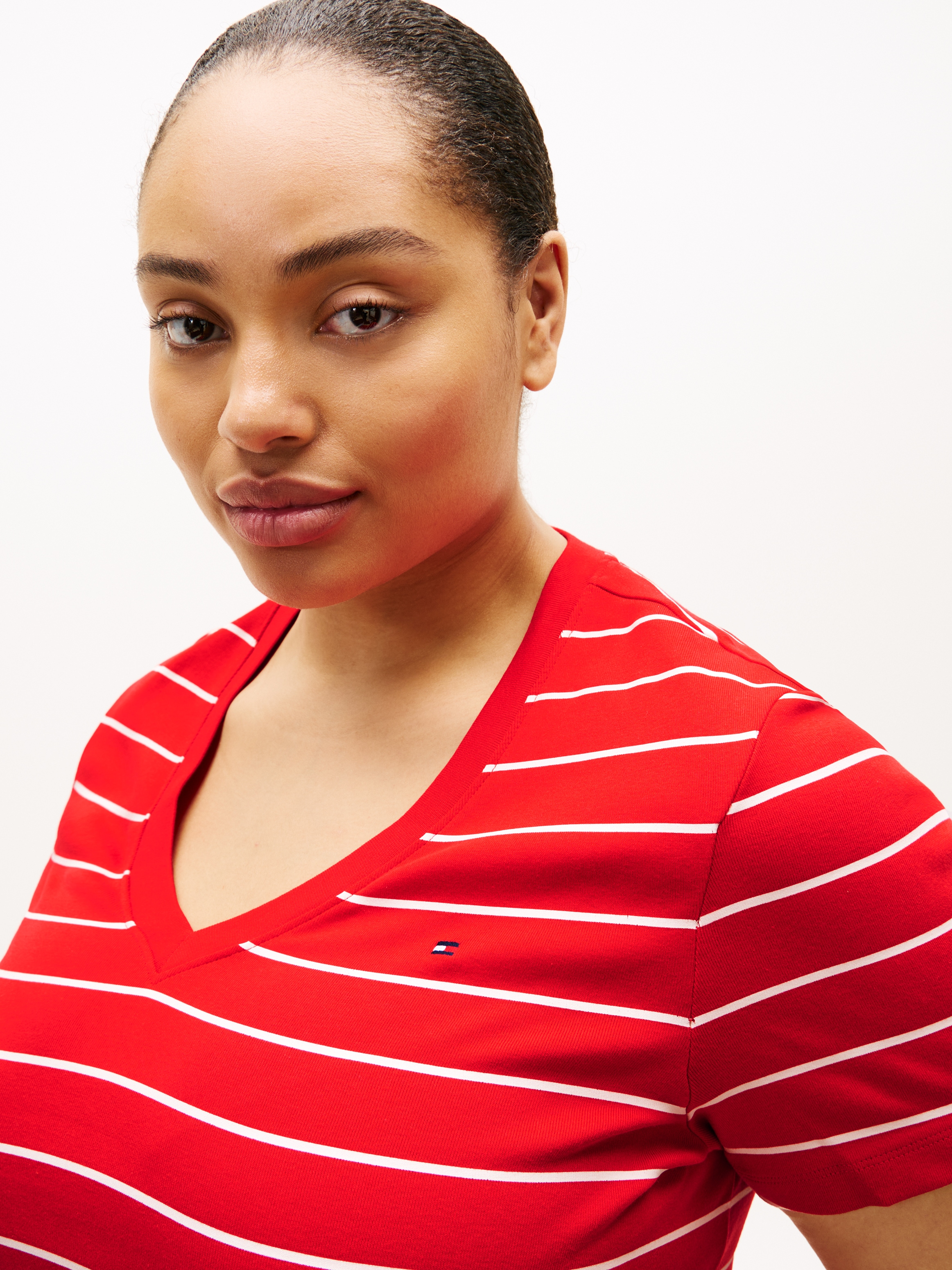 Tommy Hilfiger Curve V-Shirt »CRV SLIM CODY V-NK SS« in großen Größen, Baumwoll-Qualität