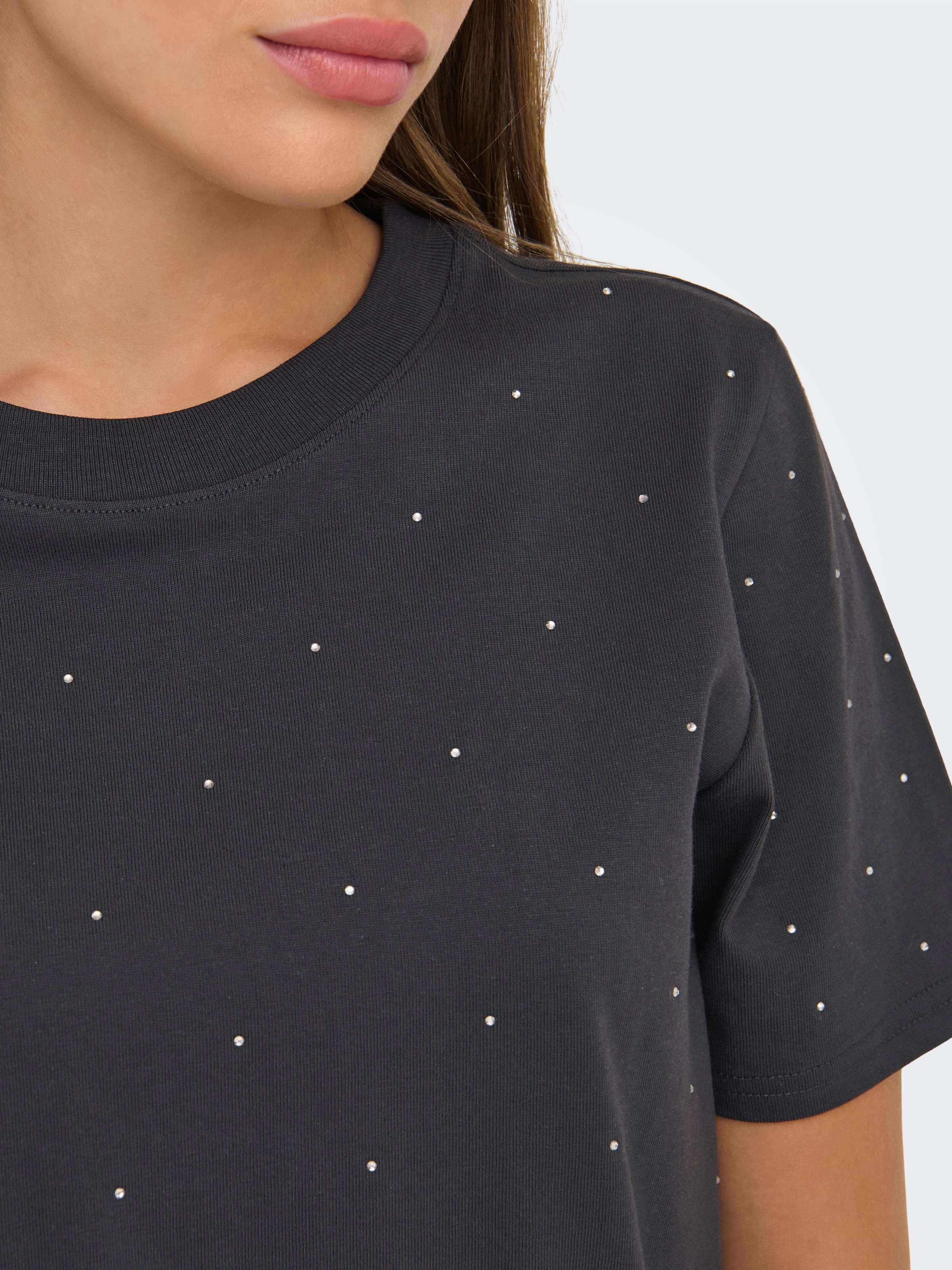 ONLY Kurzarmshirt »ONLMONJA S/S STUDS TEE JRS« mit Glitzer-Effekt